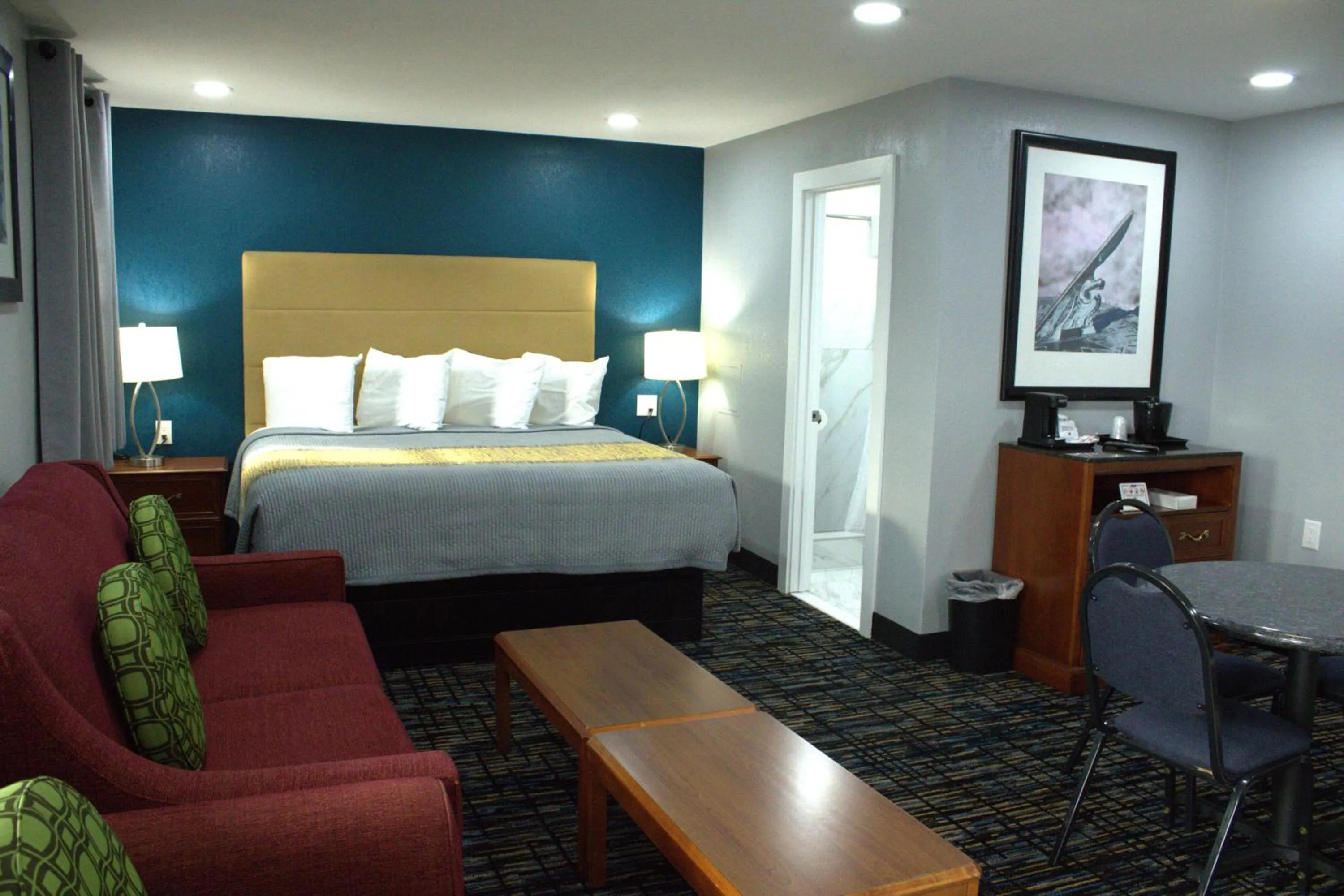 Bed in HavenPointe Inn & Suites