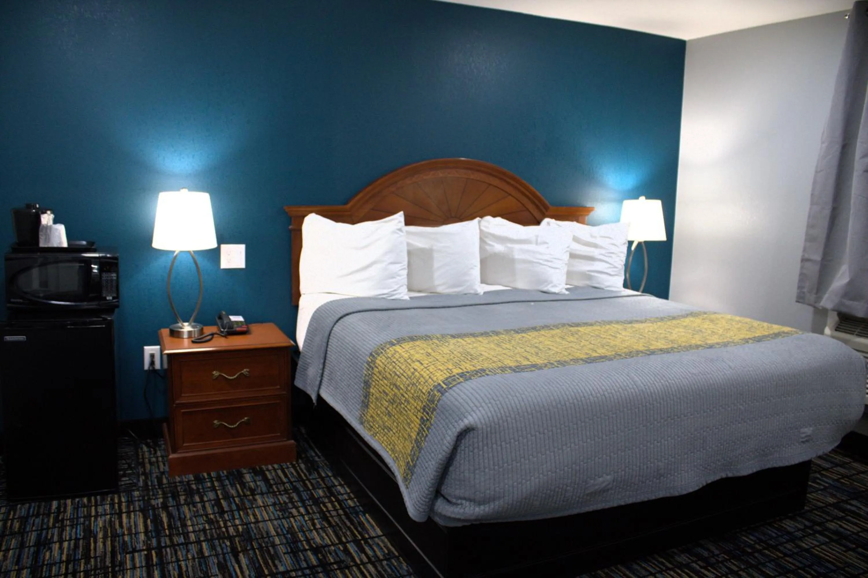 Bed in HavenPointe Inn & Suites