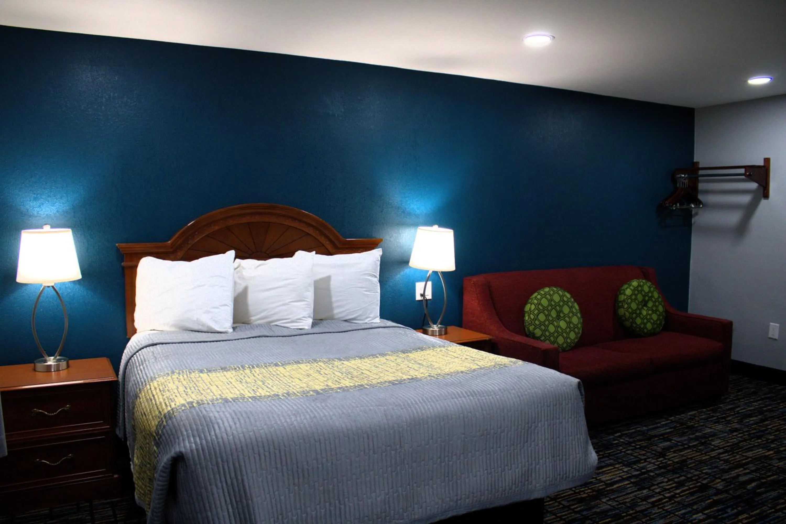 Bed in HavenPointe Inn & Suites
