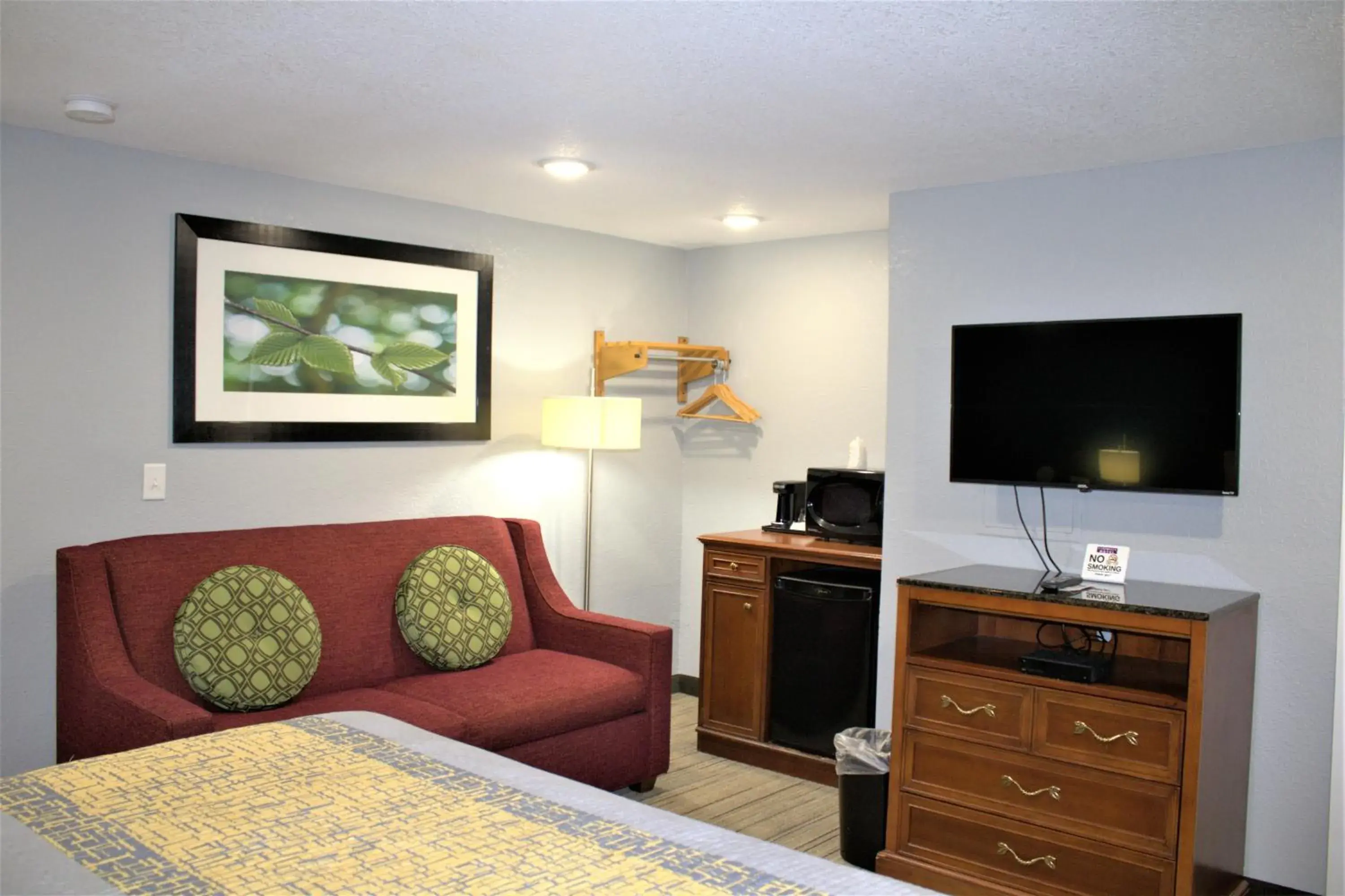 Deluxe King Suite in Campbell's Motel Scottsburg Deluxe King Suite in Campbell's Motel Scottsburg