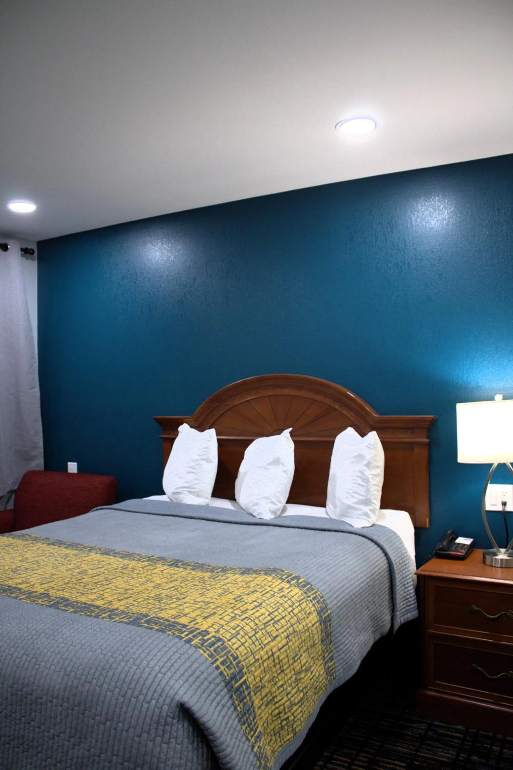 Bed in HavenPointe Inn & Suites