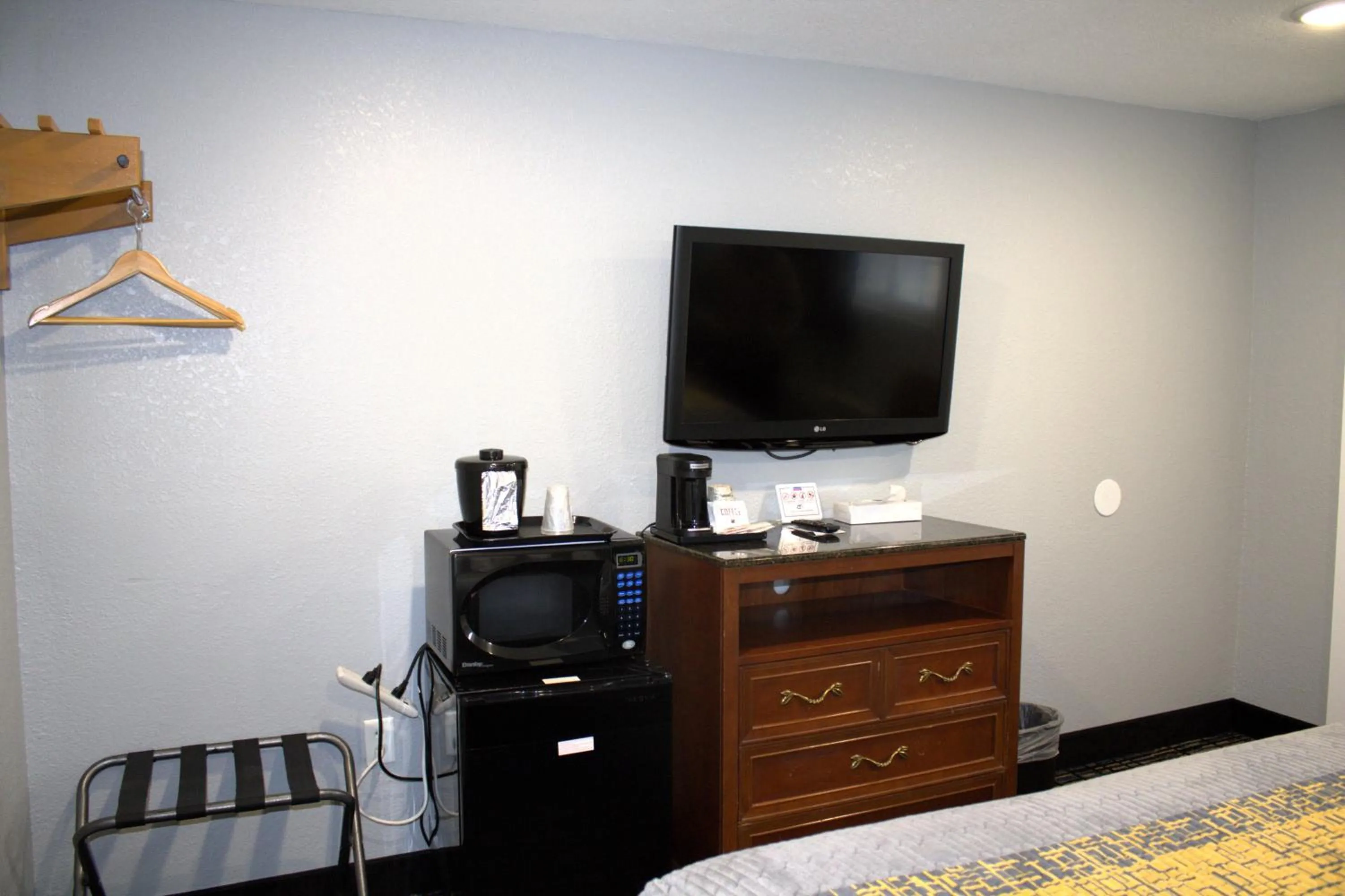 Bed in HavenPointe Inn & Suites