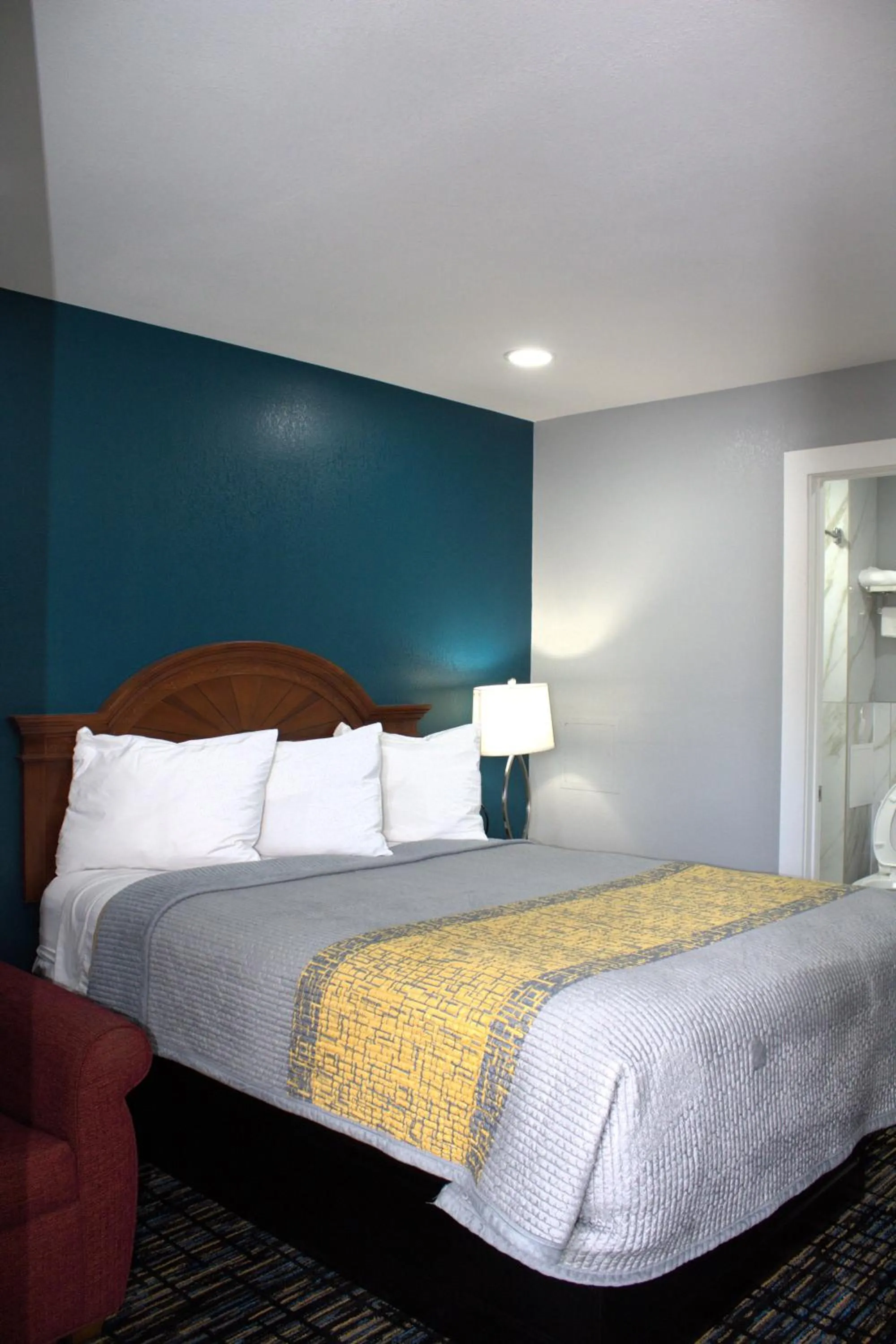 Bed in HavenPointe Inn & Suites