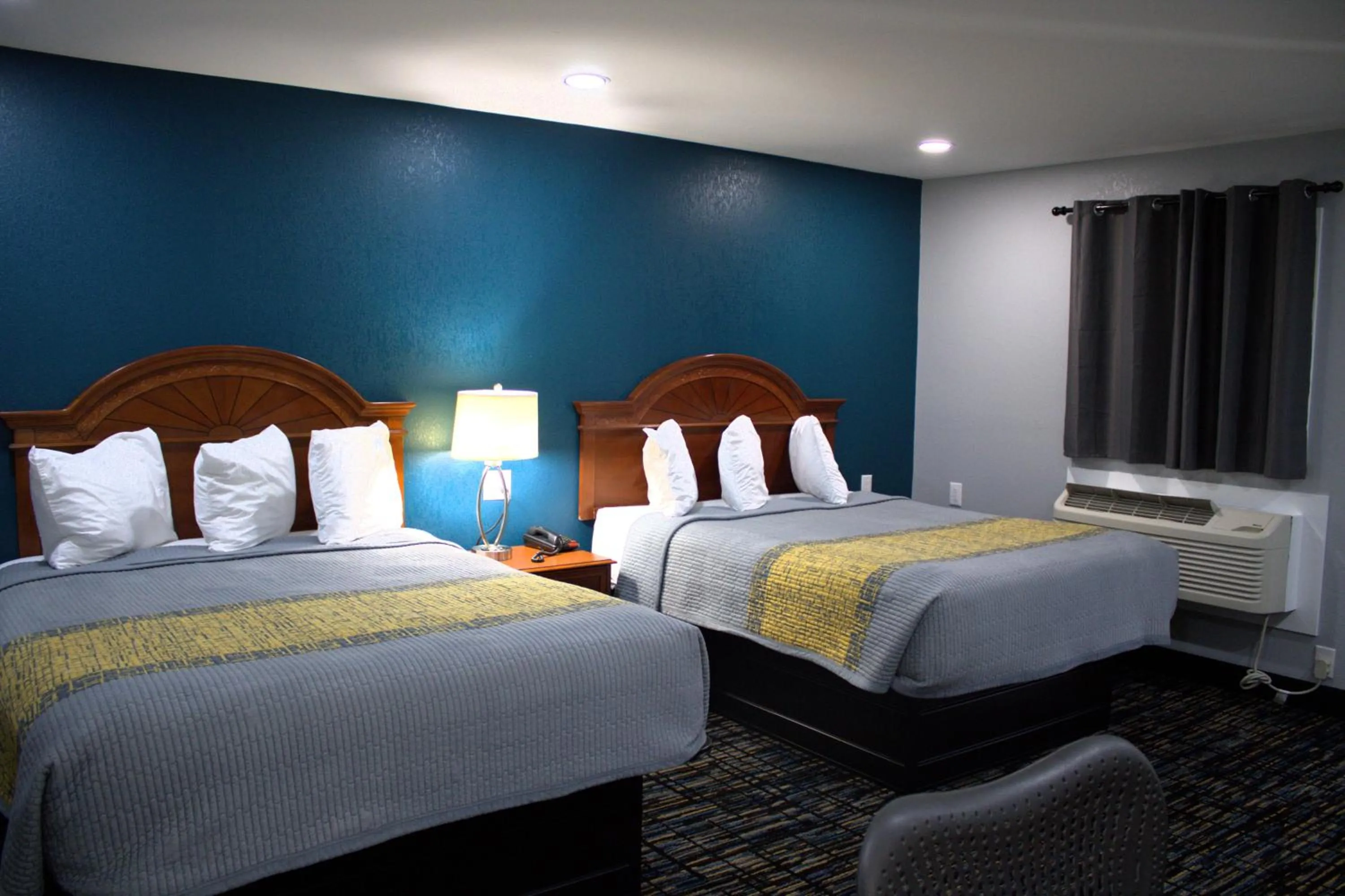 Bed in HavenPointe Inn & Suites