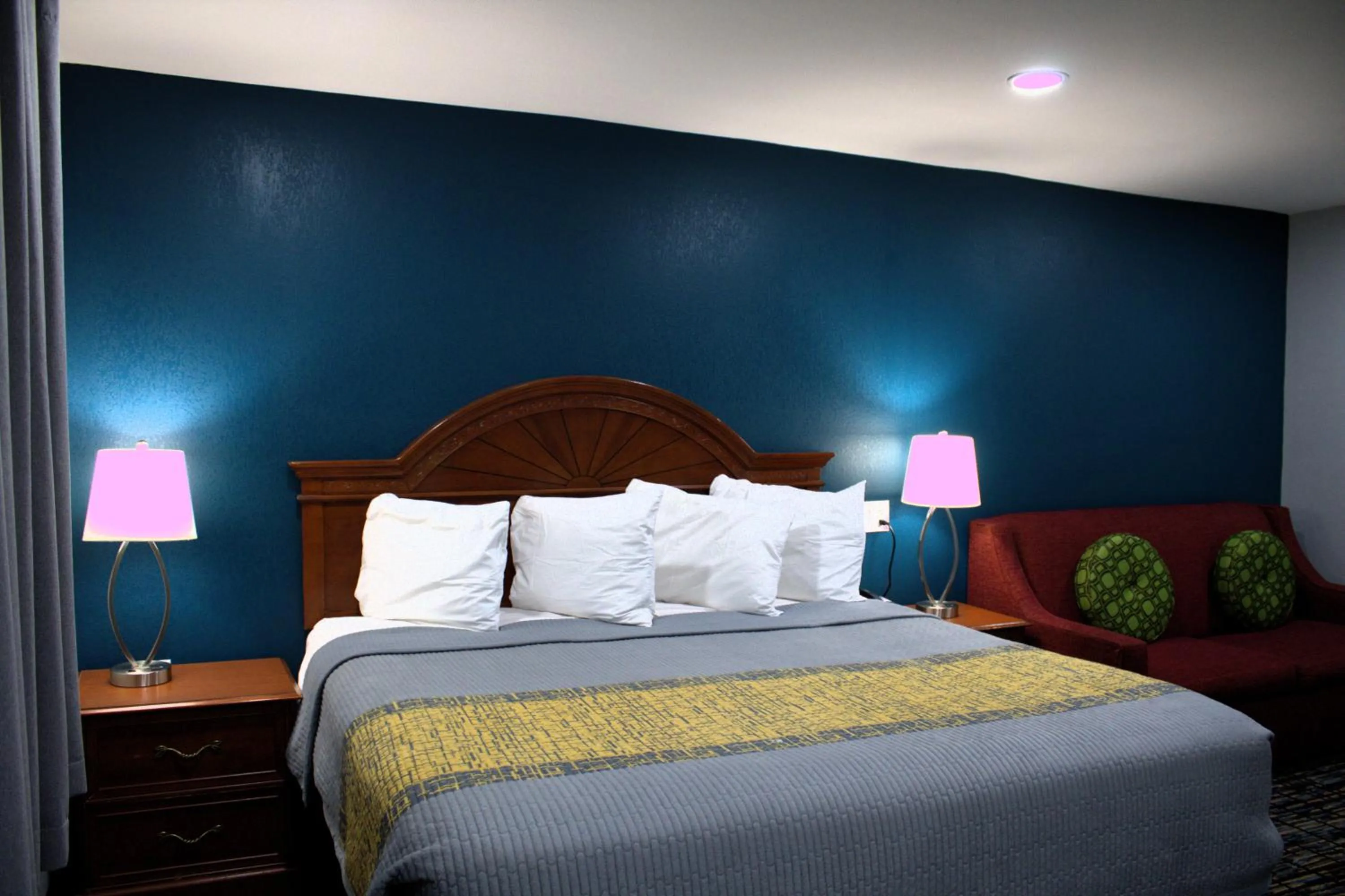 Bed in HavenPointe Inn & Suites
