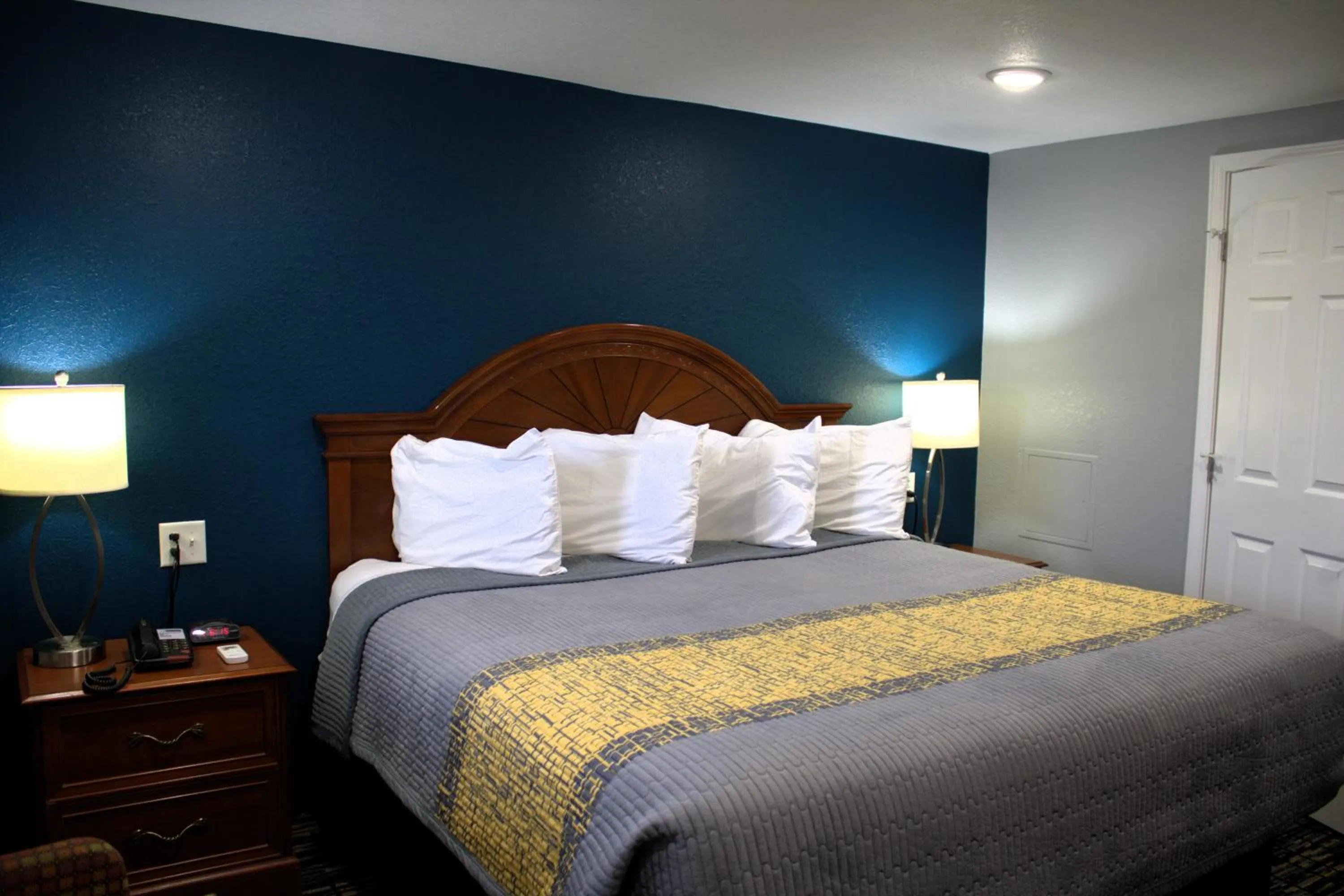 Bed in HavenPointe Inn & Suites