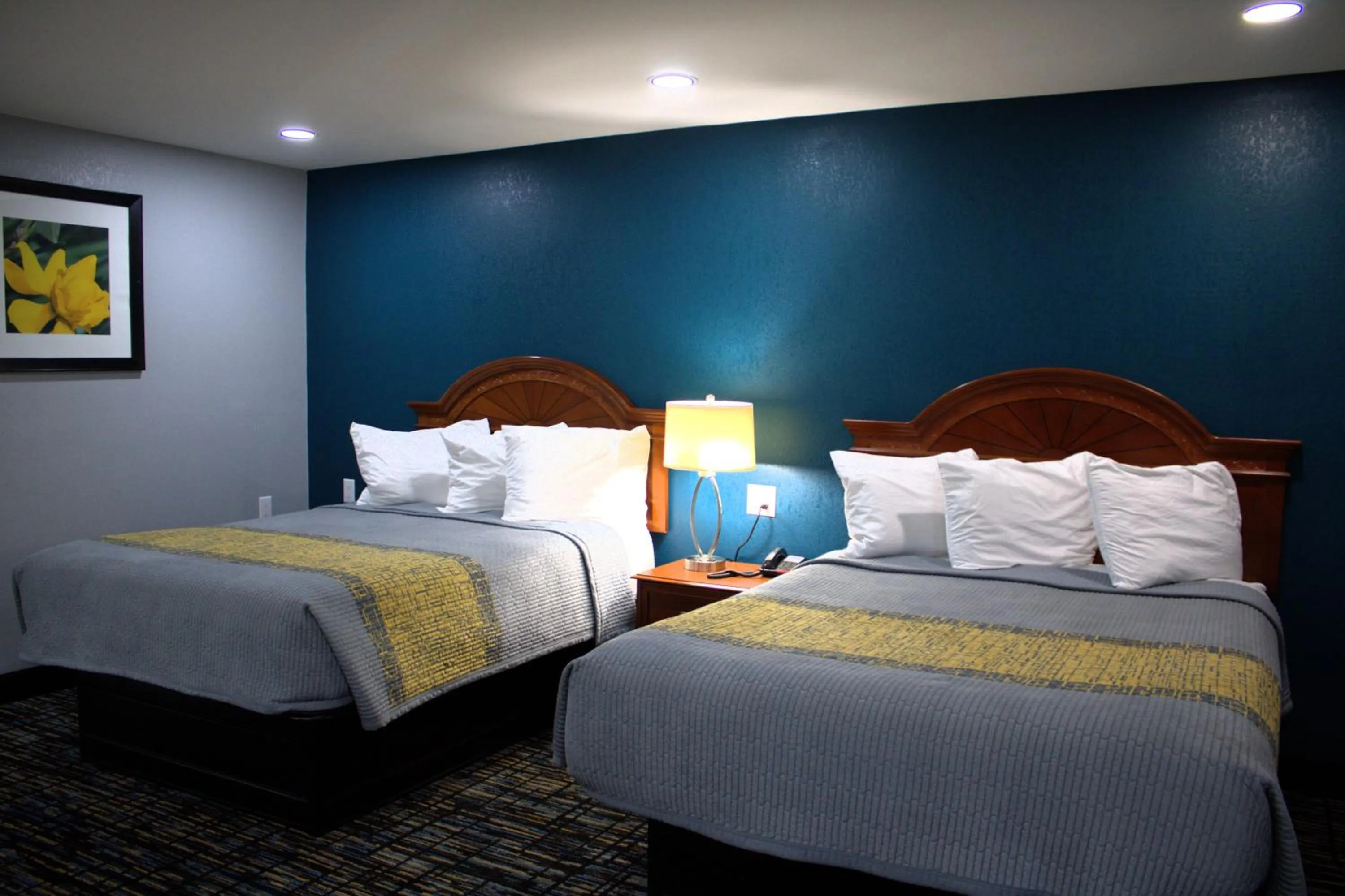 Bed in HavenPointe Inn & Suites