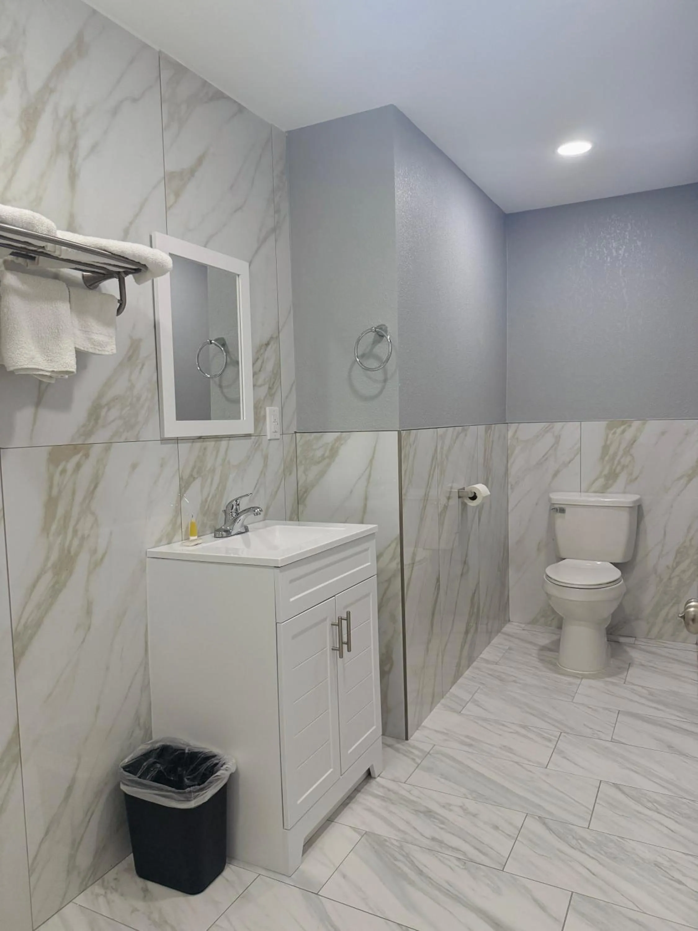 Hometowne Inn & Suites