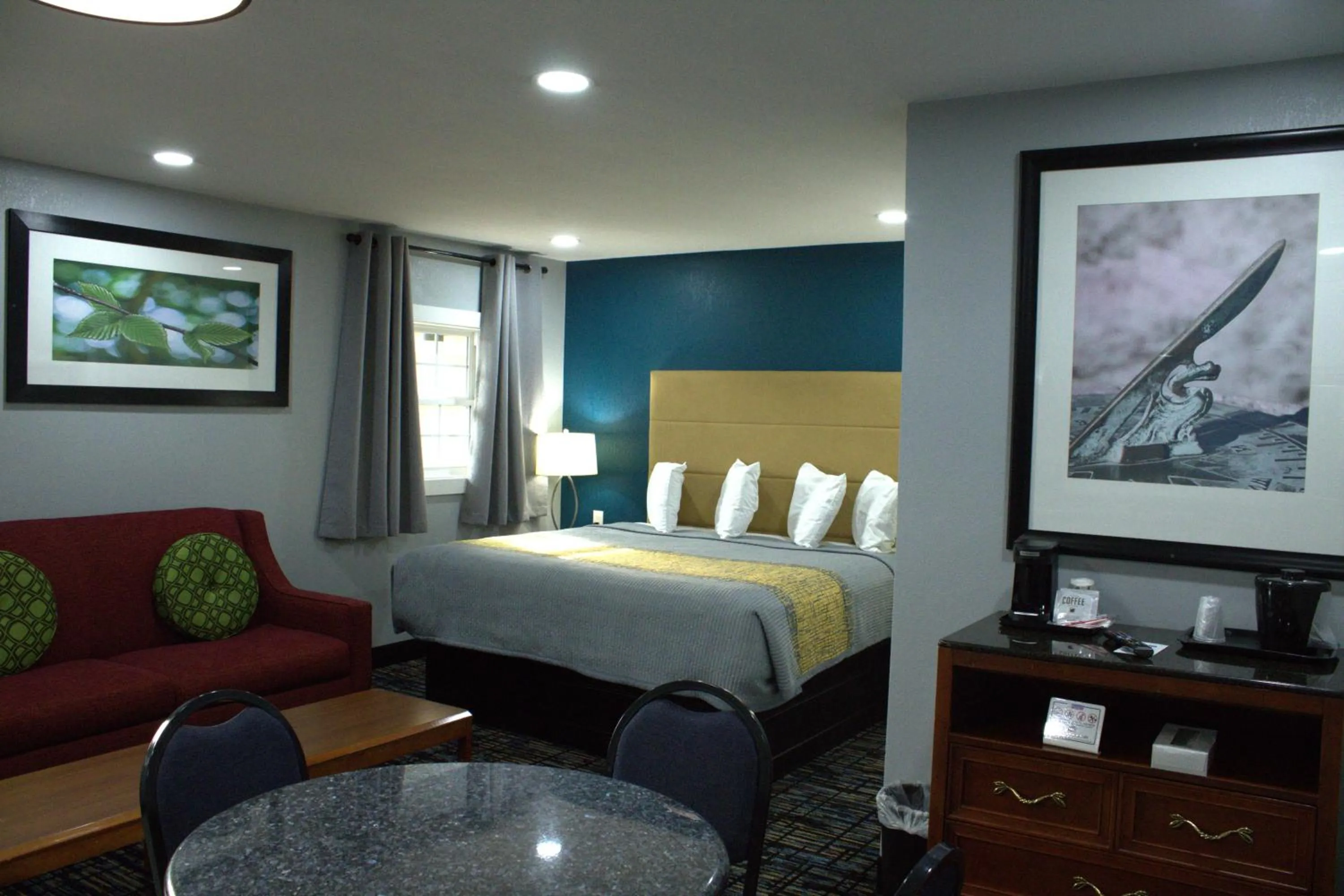 Bed in HavenPointe Inn & Suites