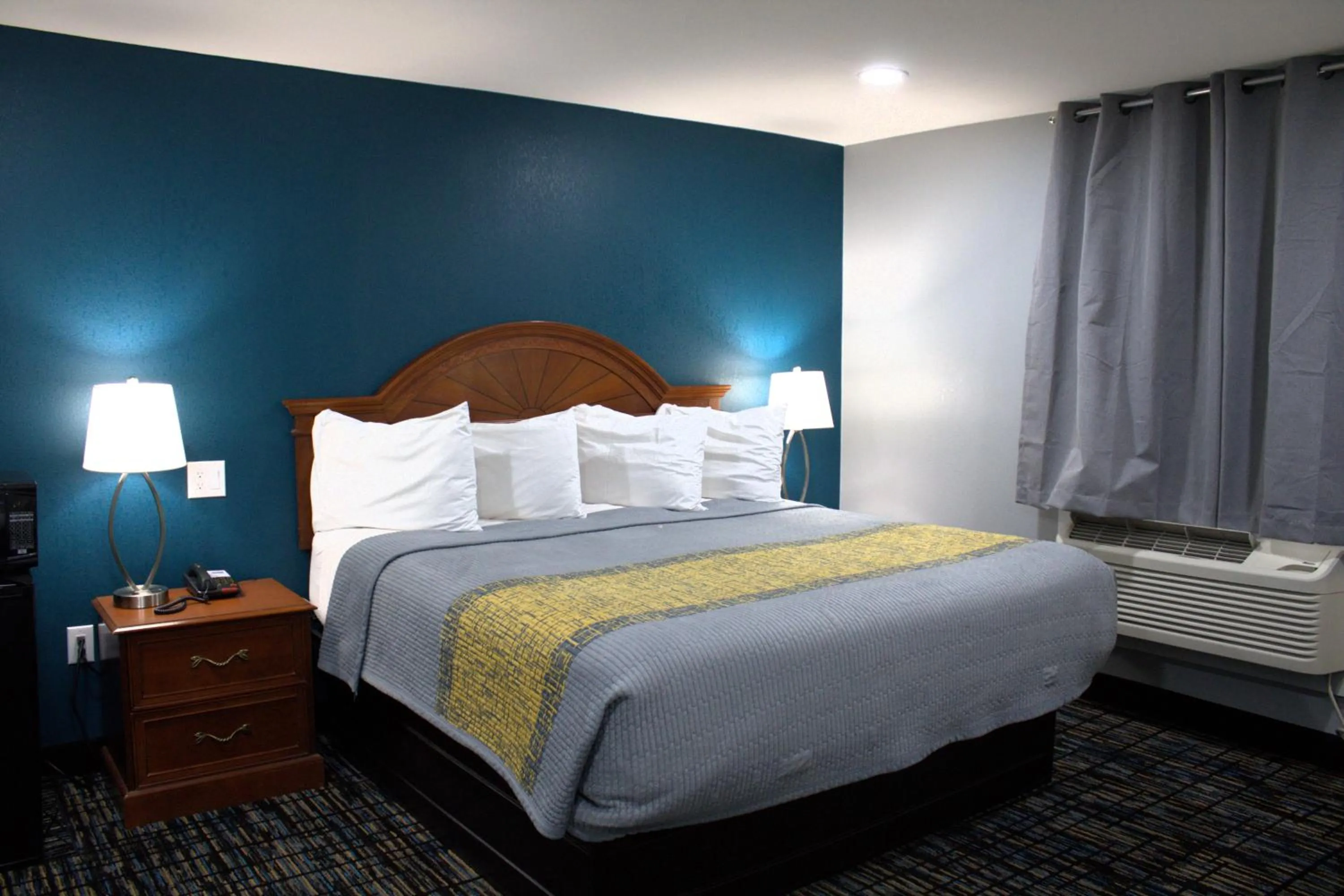 Bed in HavenPointe Inn & Suites