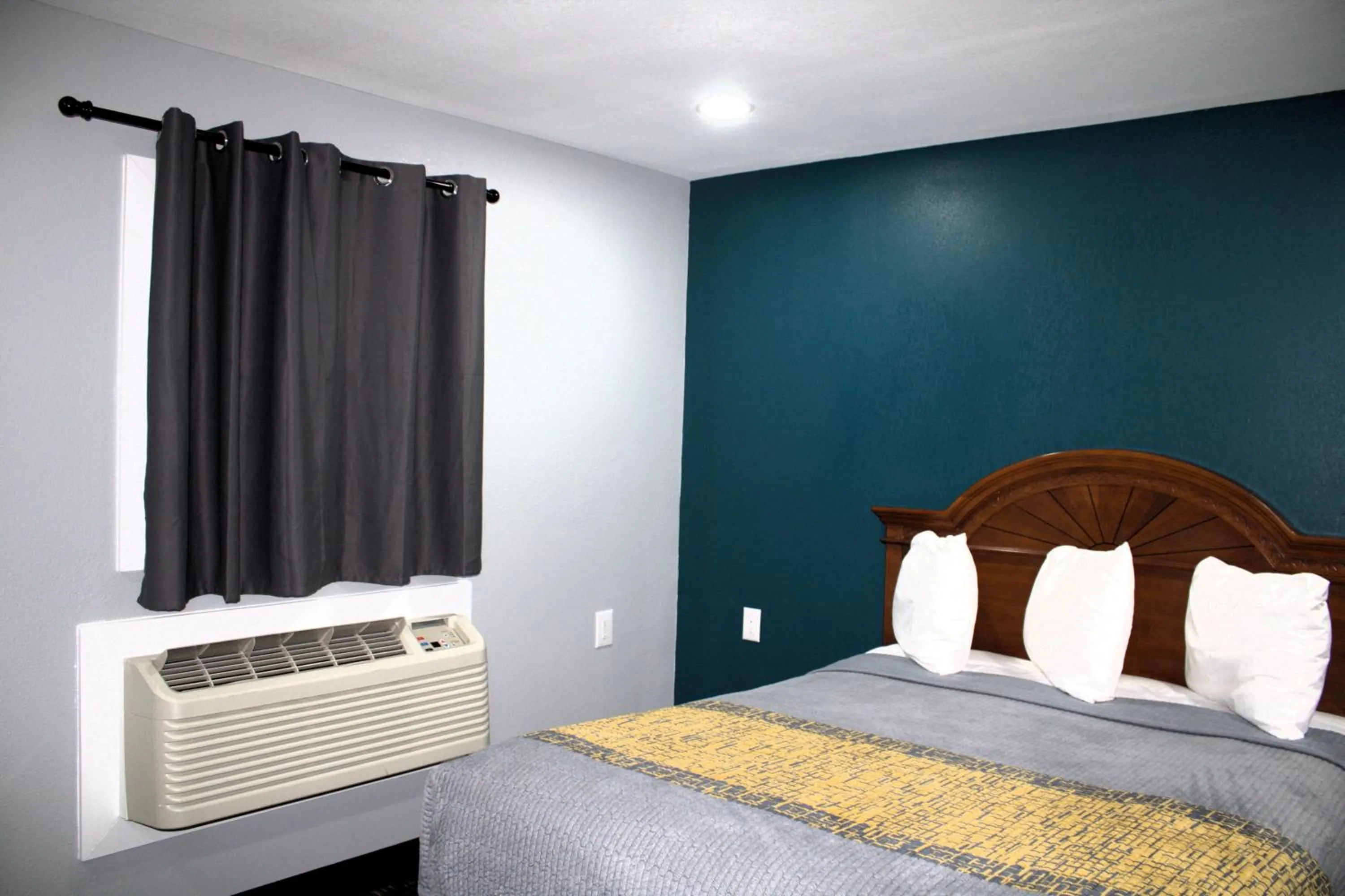 Bed in HavenPointe Inn & Suites
