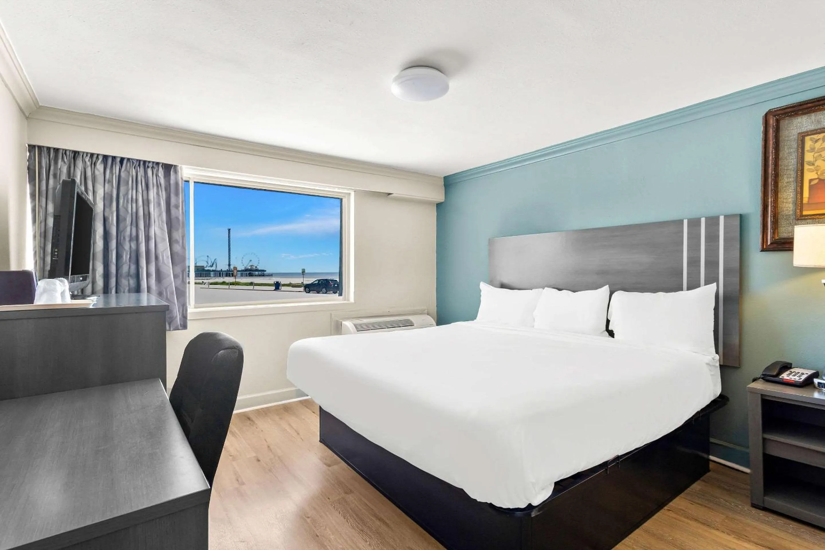 Bedroom in Knights Inn Galveston