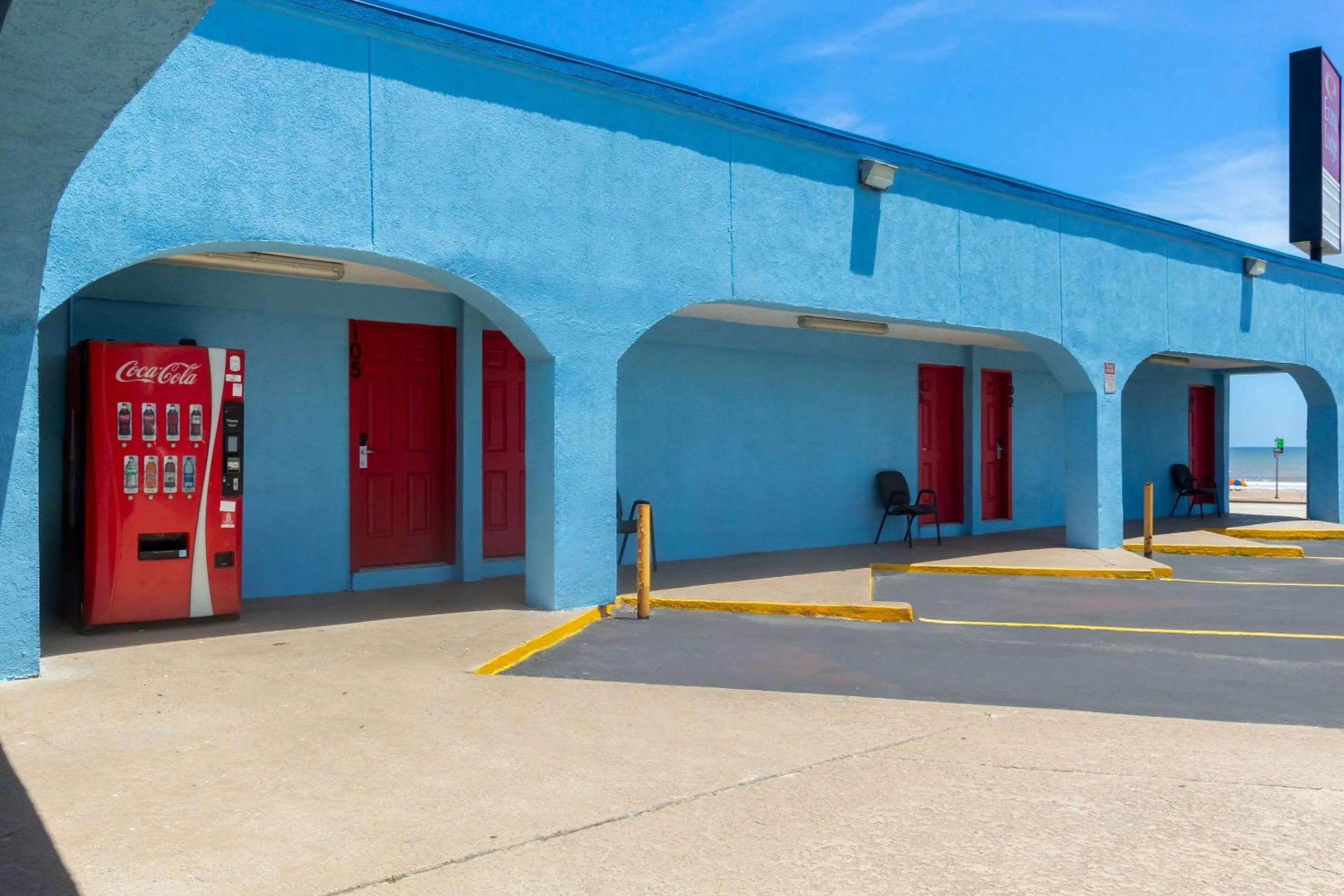 Property building in Knights Inn Galveston