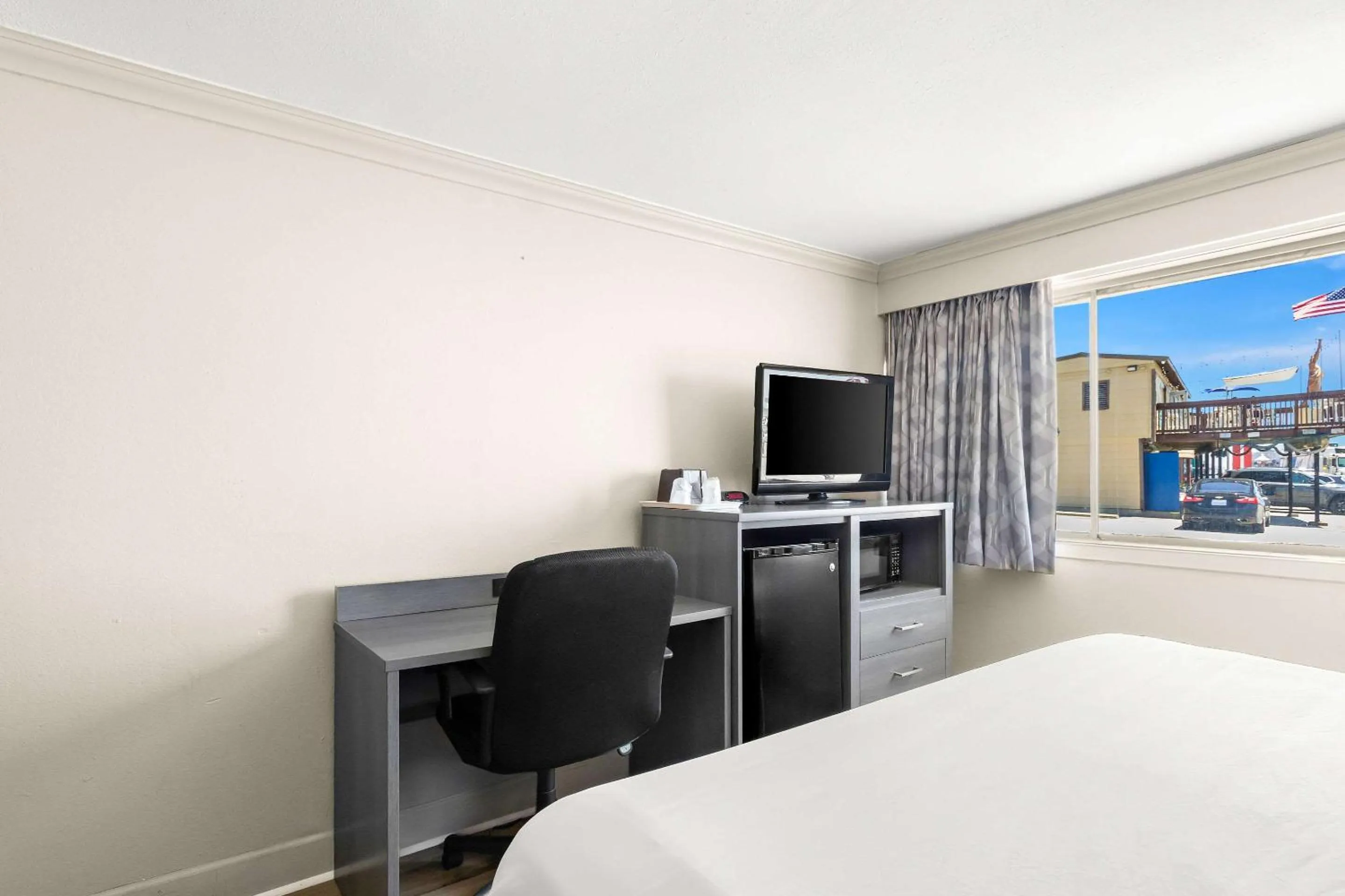 Bedroom in Knights Inn Galveston