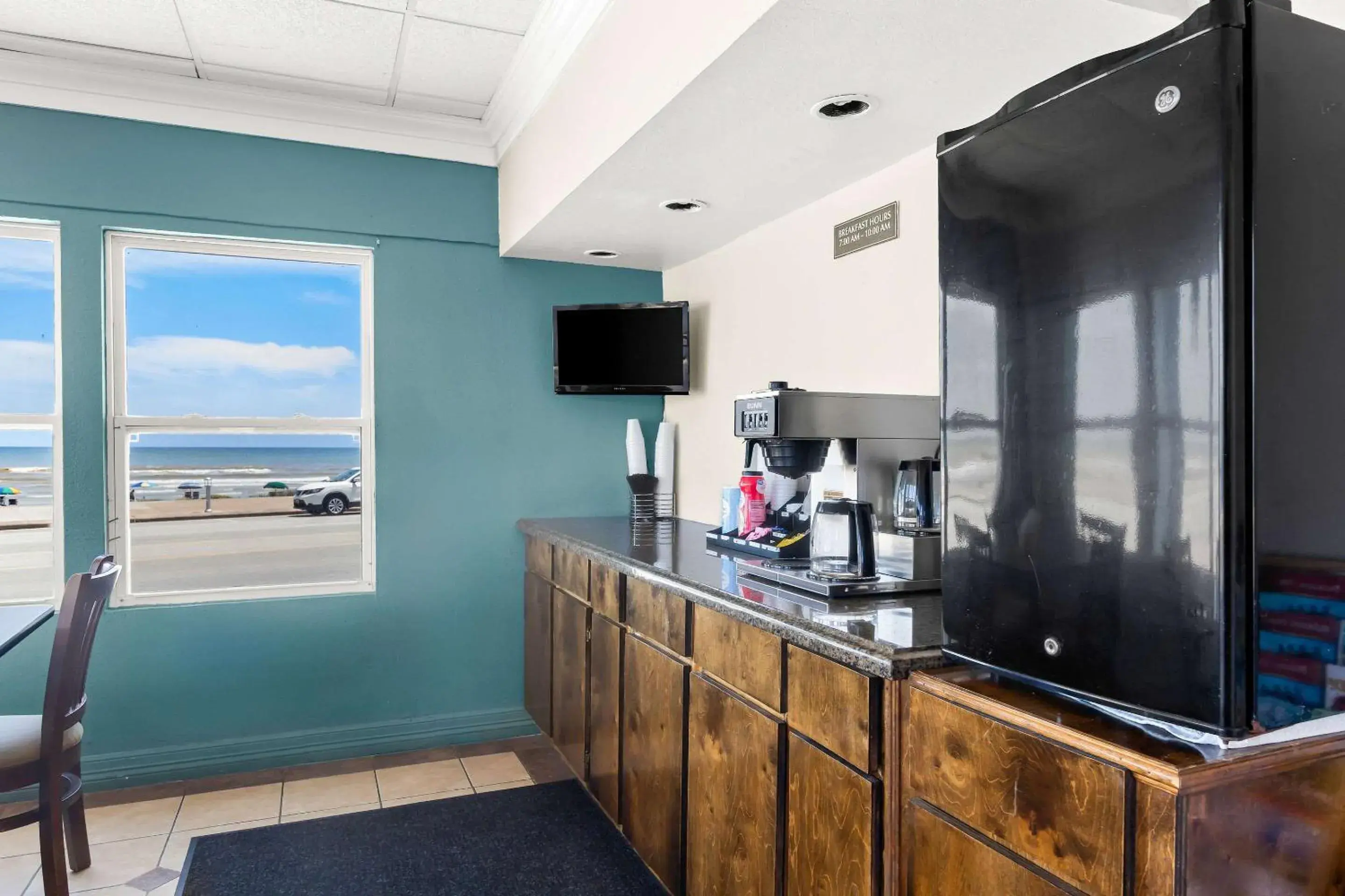 Breakfast in Knights Inn Galveston Breakfast in Knights Inn Galveston