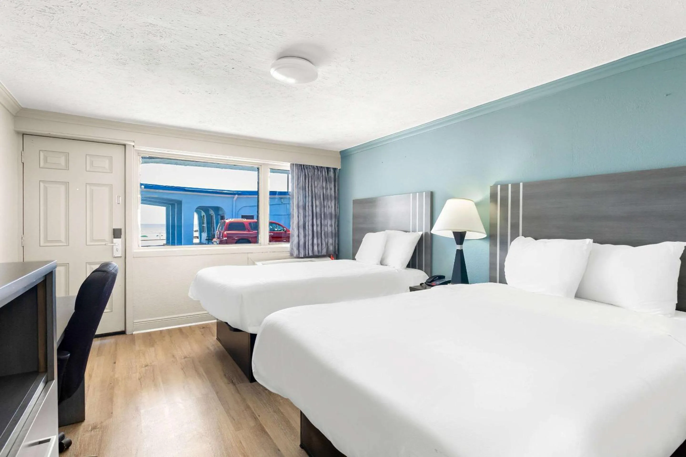 Bedroom in Knights Inn Galveston