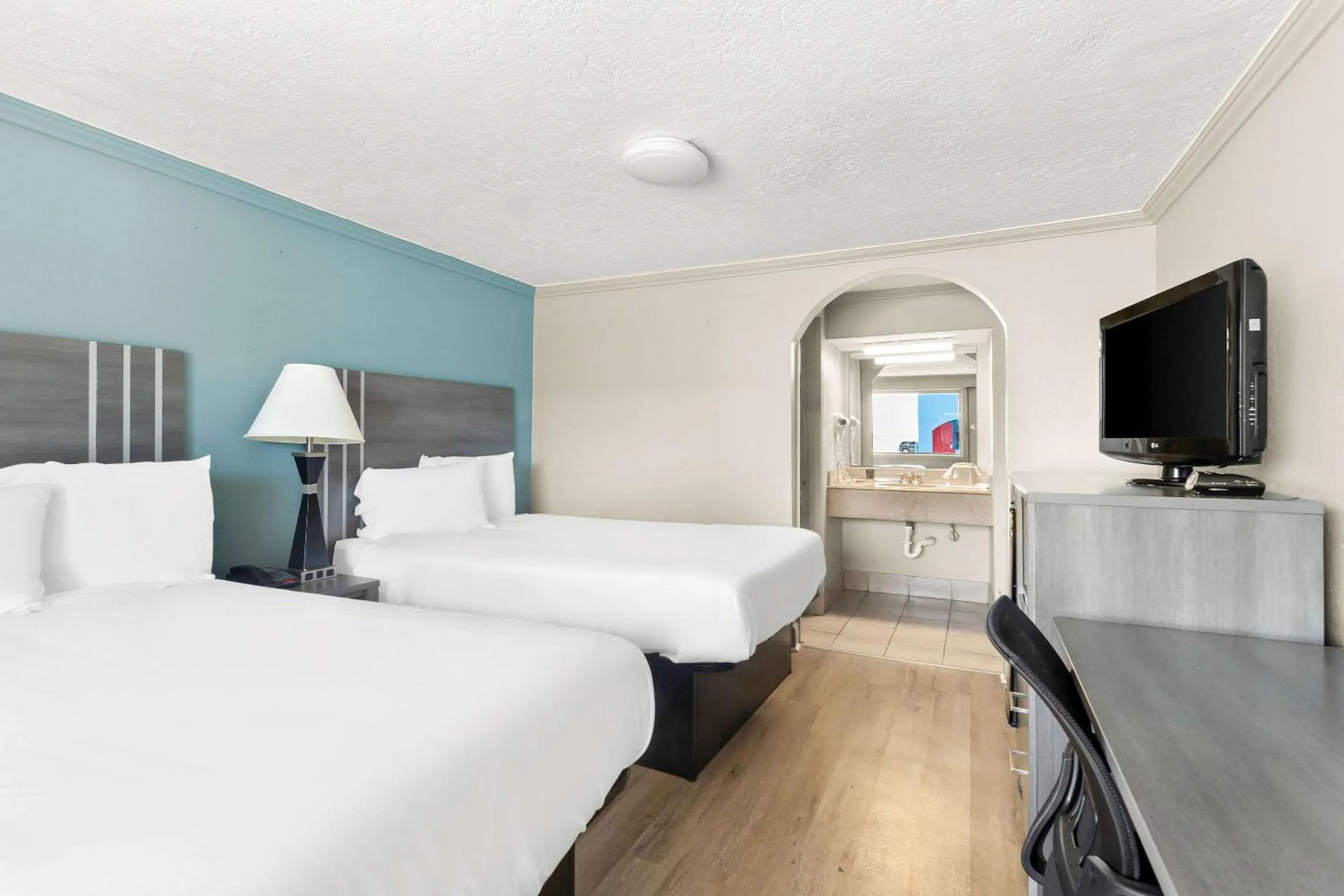 Bedroom in Knights Inn Galveston