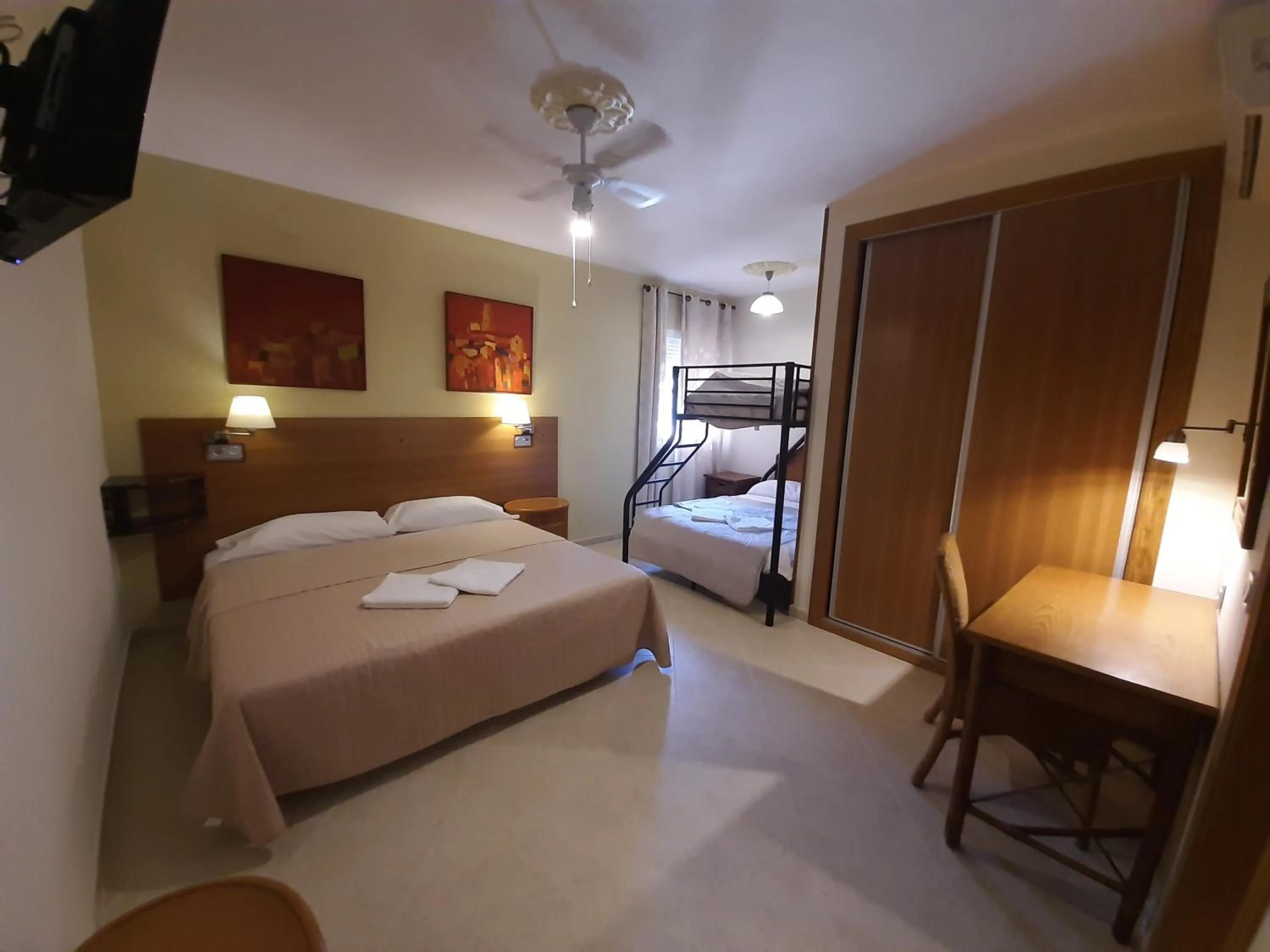 Photo of the whole room, Bed in Sotel Valle Guadiaro