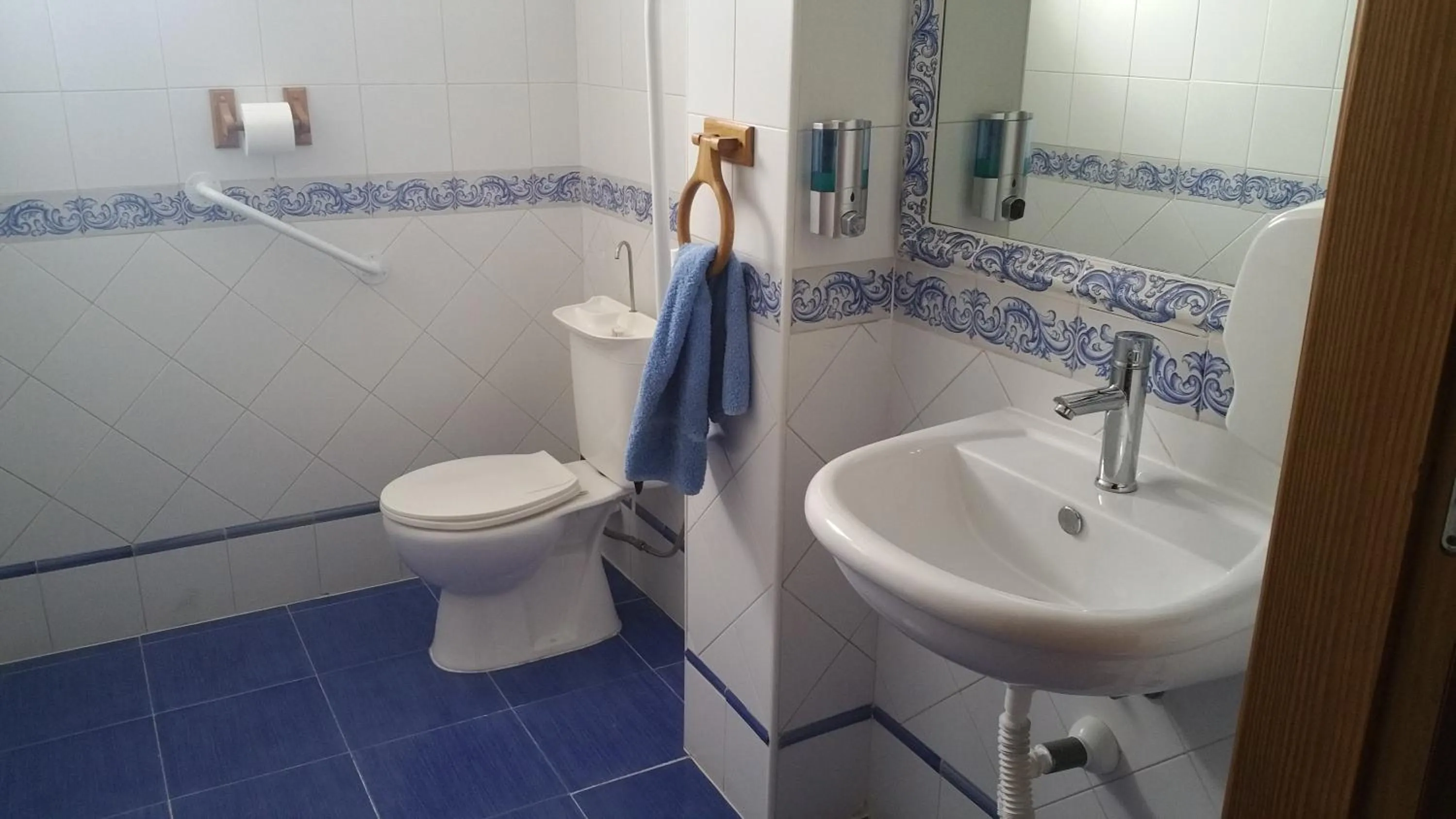 Toilet in Sotel Valle Guadiaro