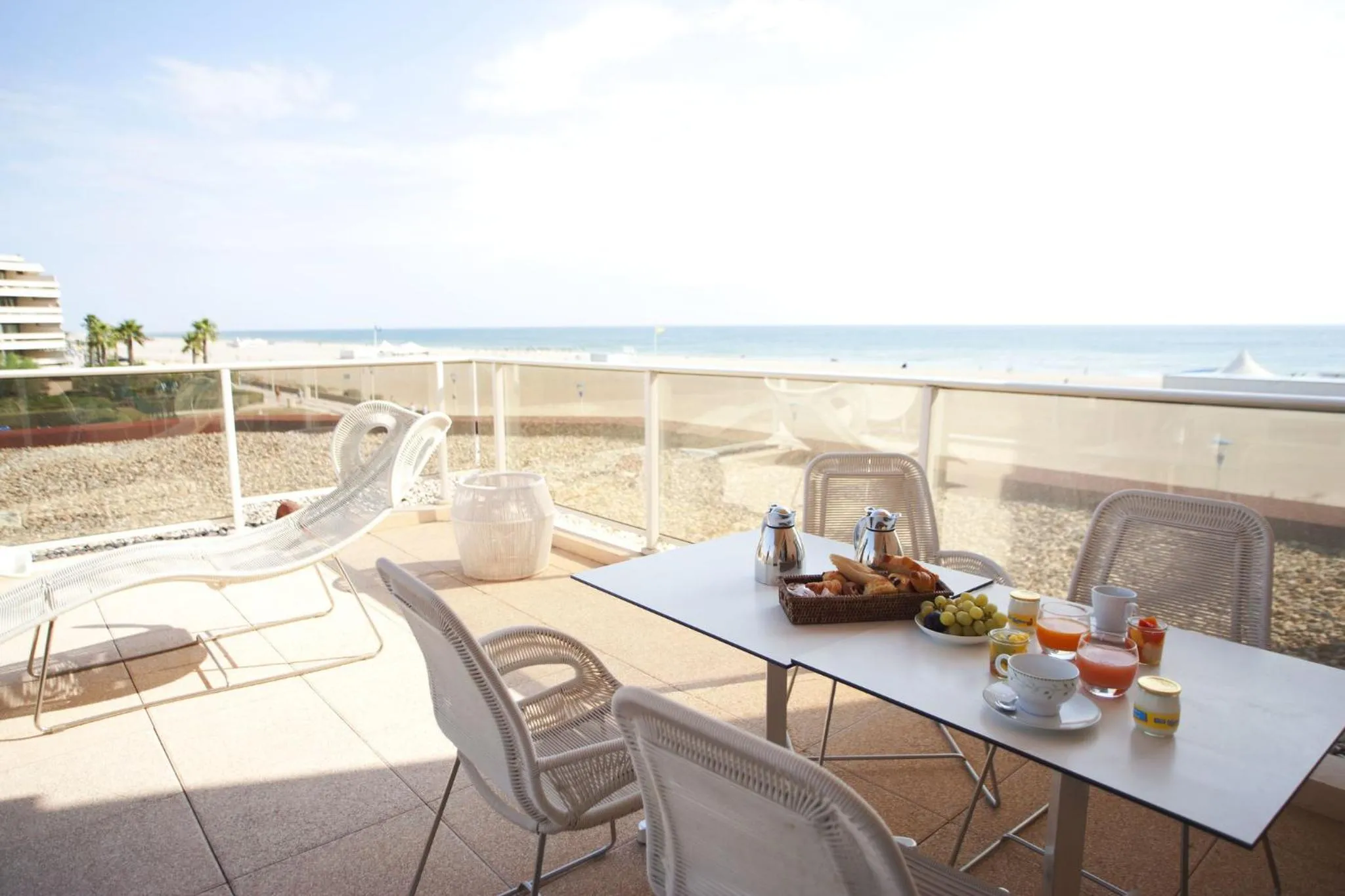 Patio in Grand Hôtel Les Flamants Roses Thalasso & Spa