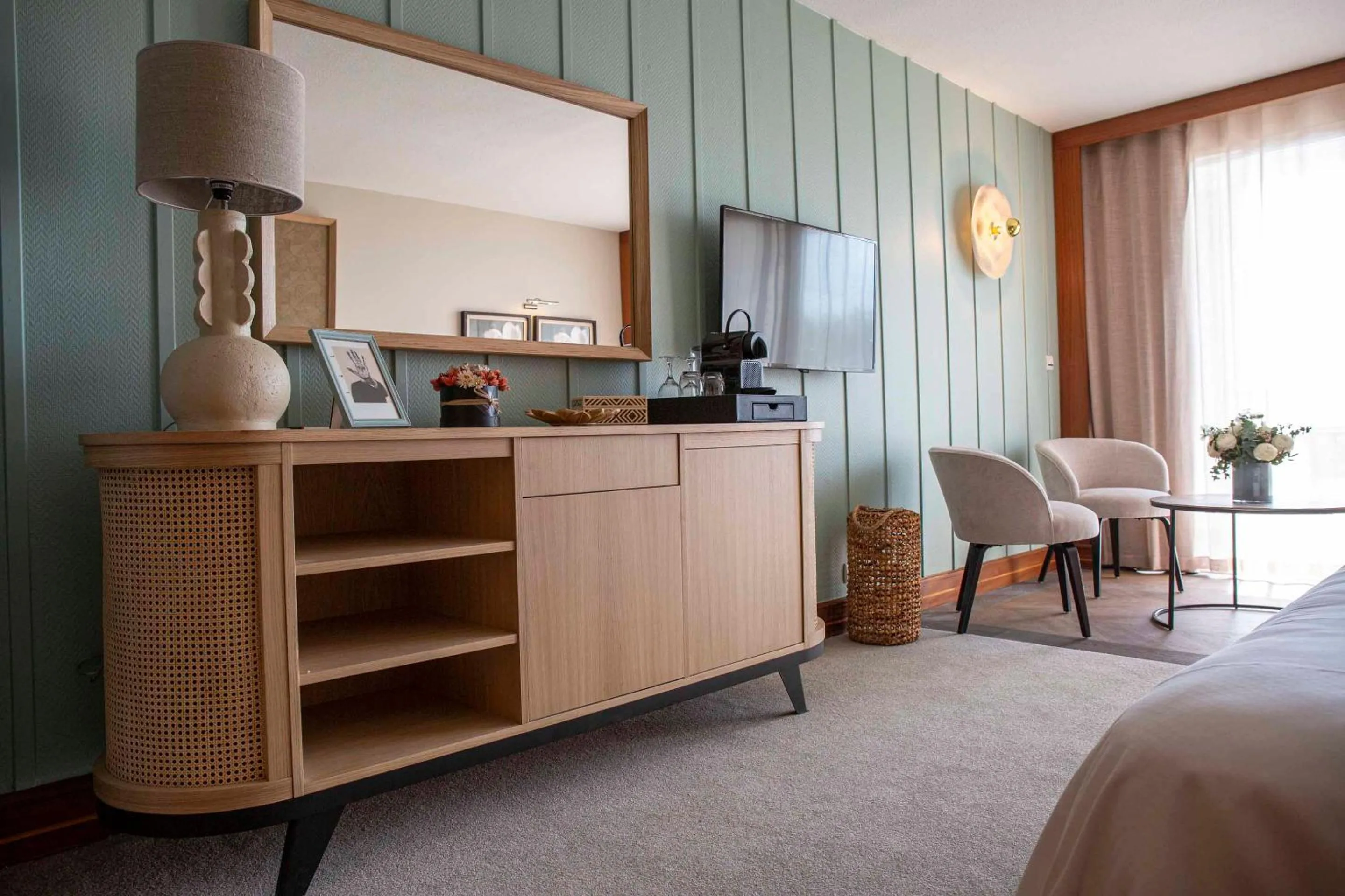 Bedroom, Bed in Grand Hôtel Les Flamants Roses Thalasso & Spa