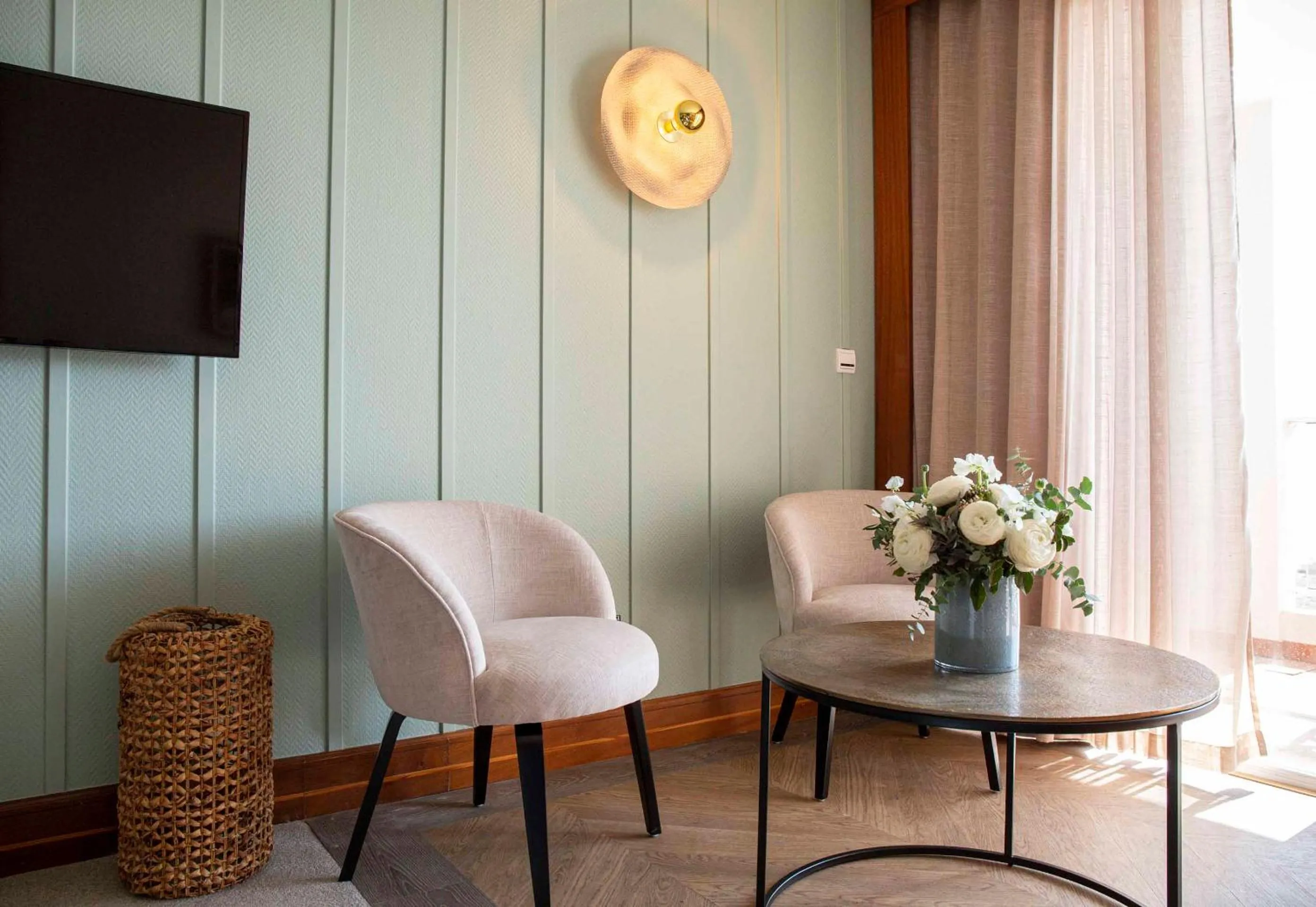 Bedroom in Grand Hôtel Les Flamants Roses Thalasso & Spa