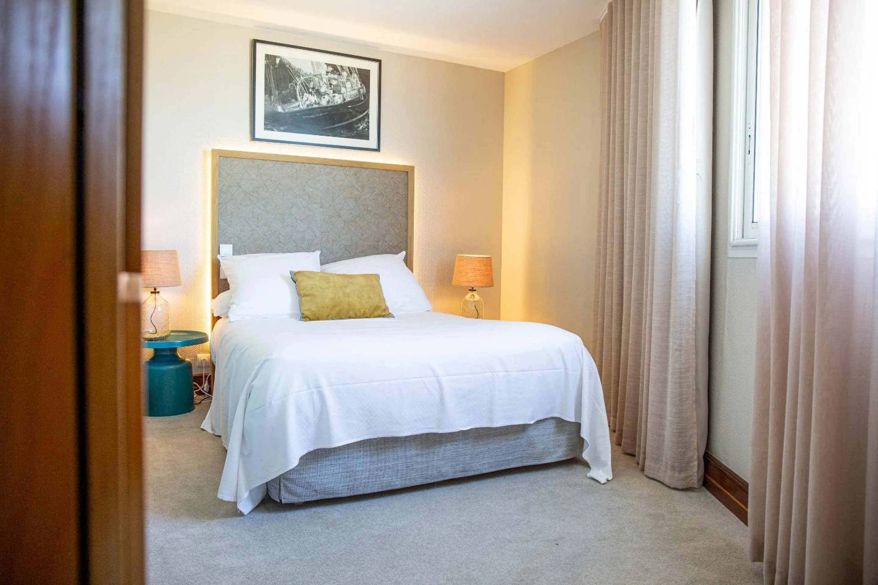 Bedroom, Bed in Grand Hôtel Les Flamants Roses Thalasso & Spa