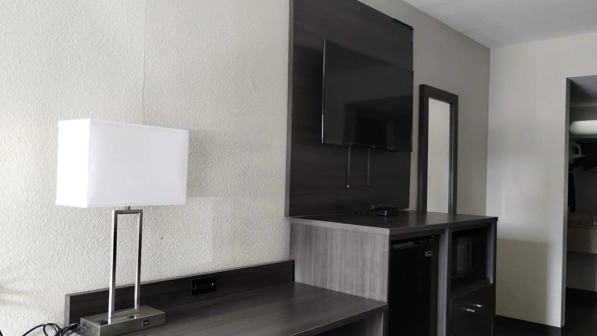 Bedroom in Super 8 Motel by Wyndham near Fort Lauderdale Arpt