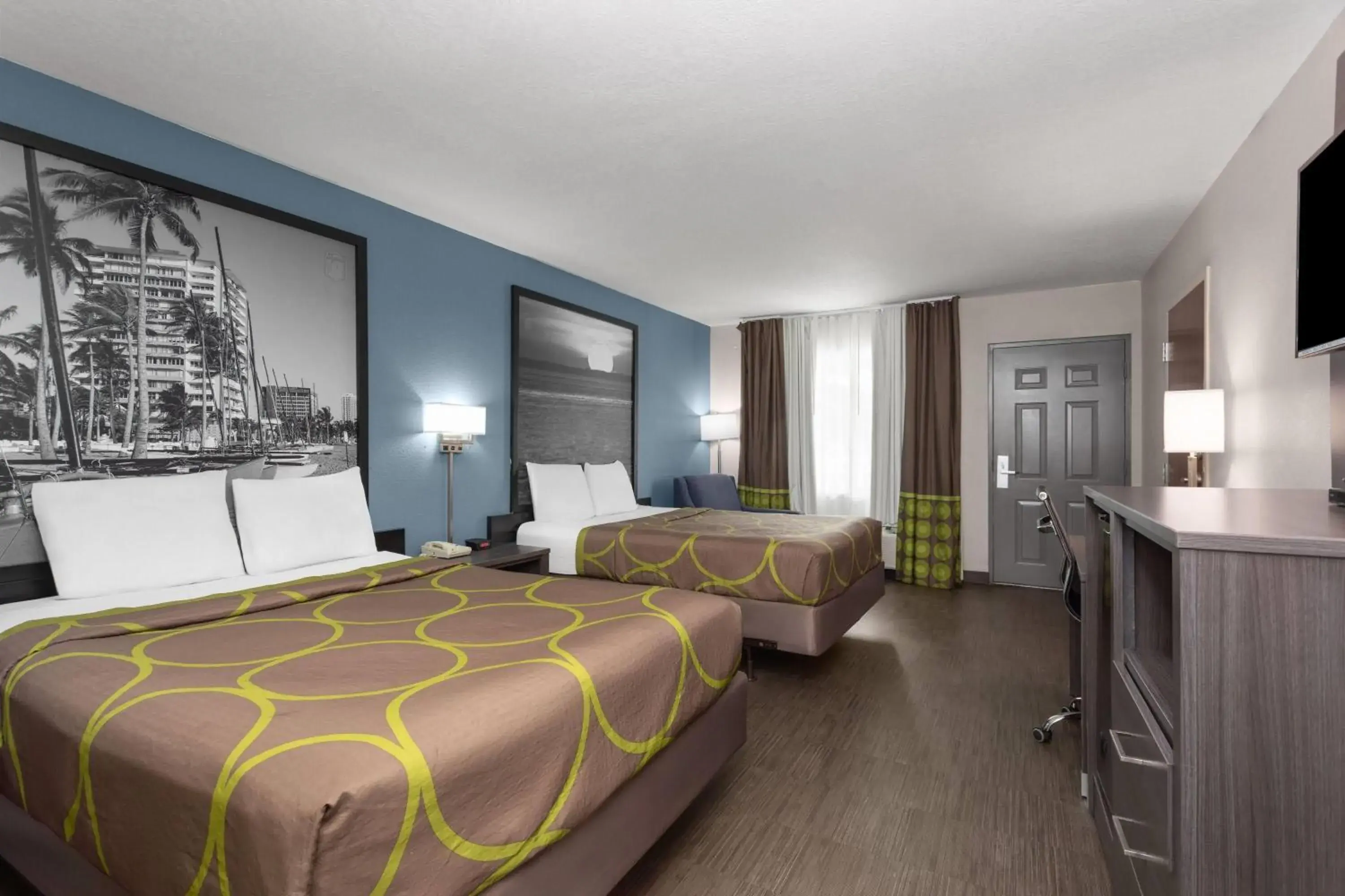 Photo of the whole room, Bed in Super 8 Motel by Wyndham near Fort Lauderdale Arpt Photo of the whole room, Bed in Super 8 Motel by Wyndham near Fort Lauderdale Arpt