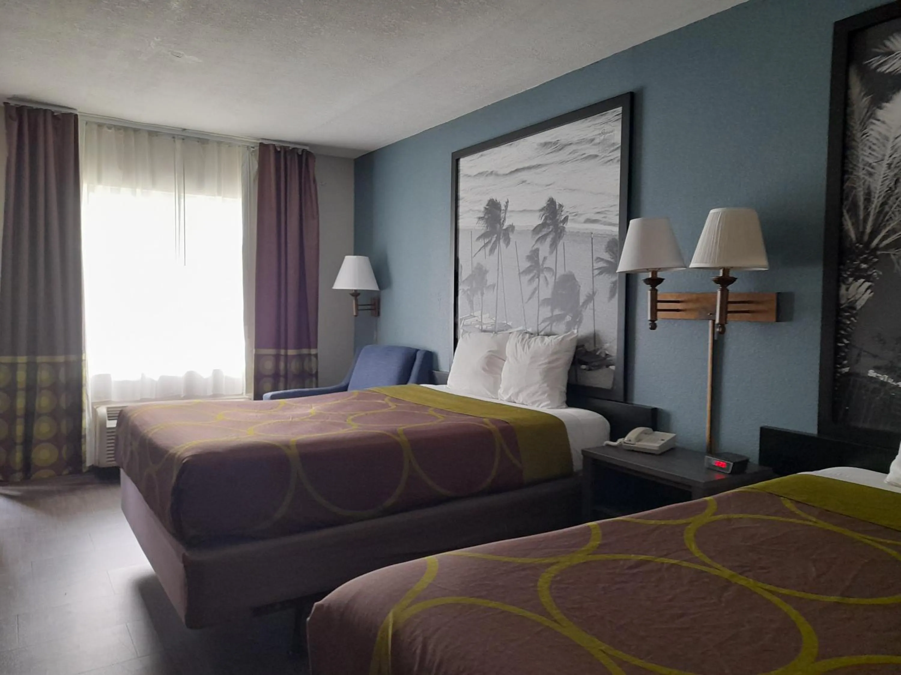 Day, Bed in Super 8 Motel by Wyndham near Fort Lauderdale Arpt