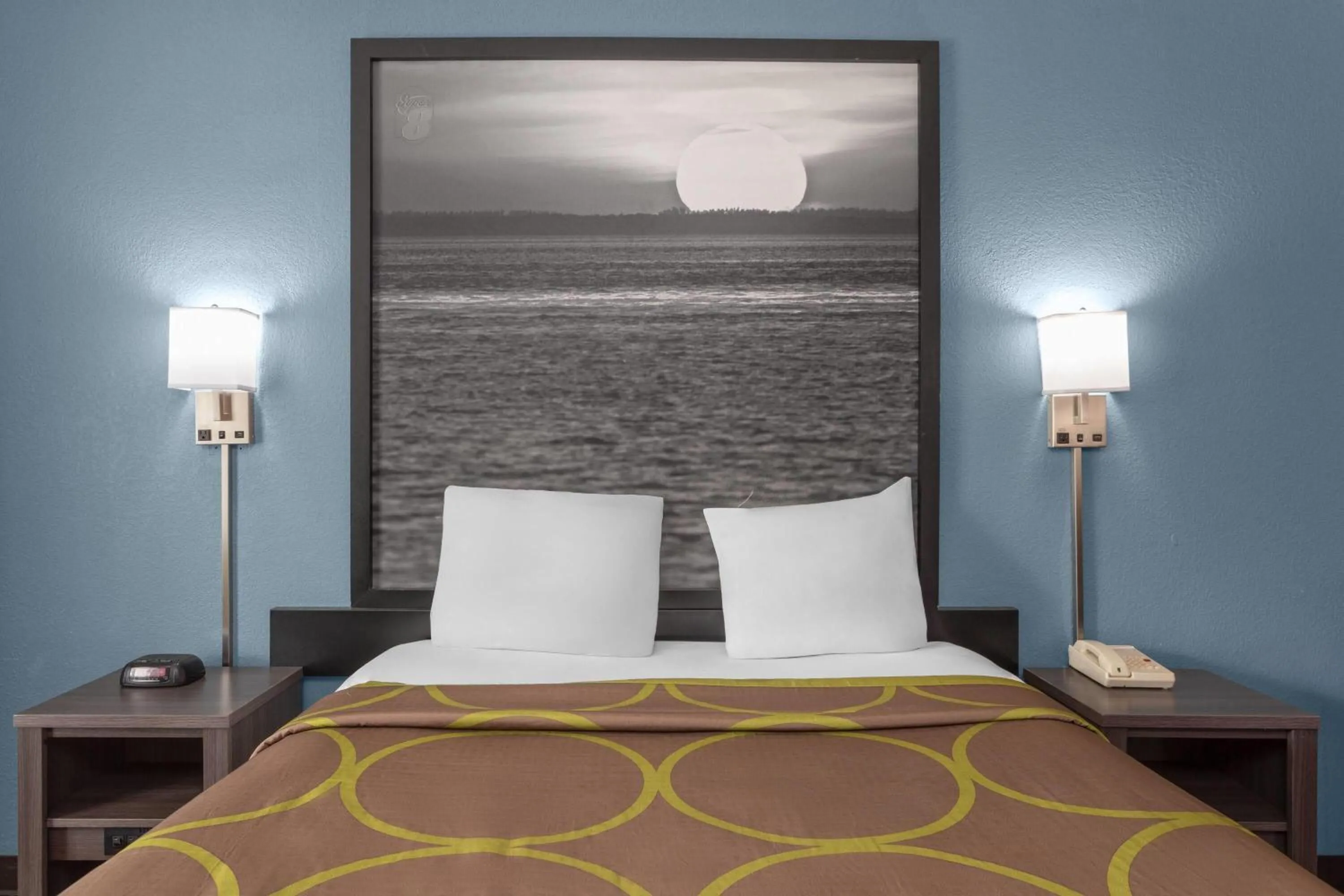 Photo of the whole room, Bed in Super 8 Motel by Wyndham near Fort Lauderdale Arpt