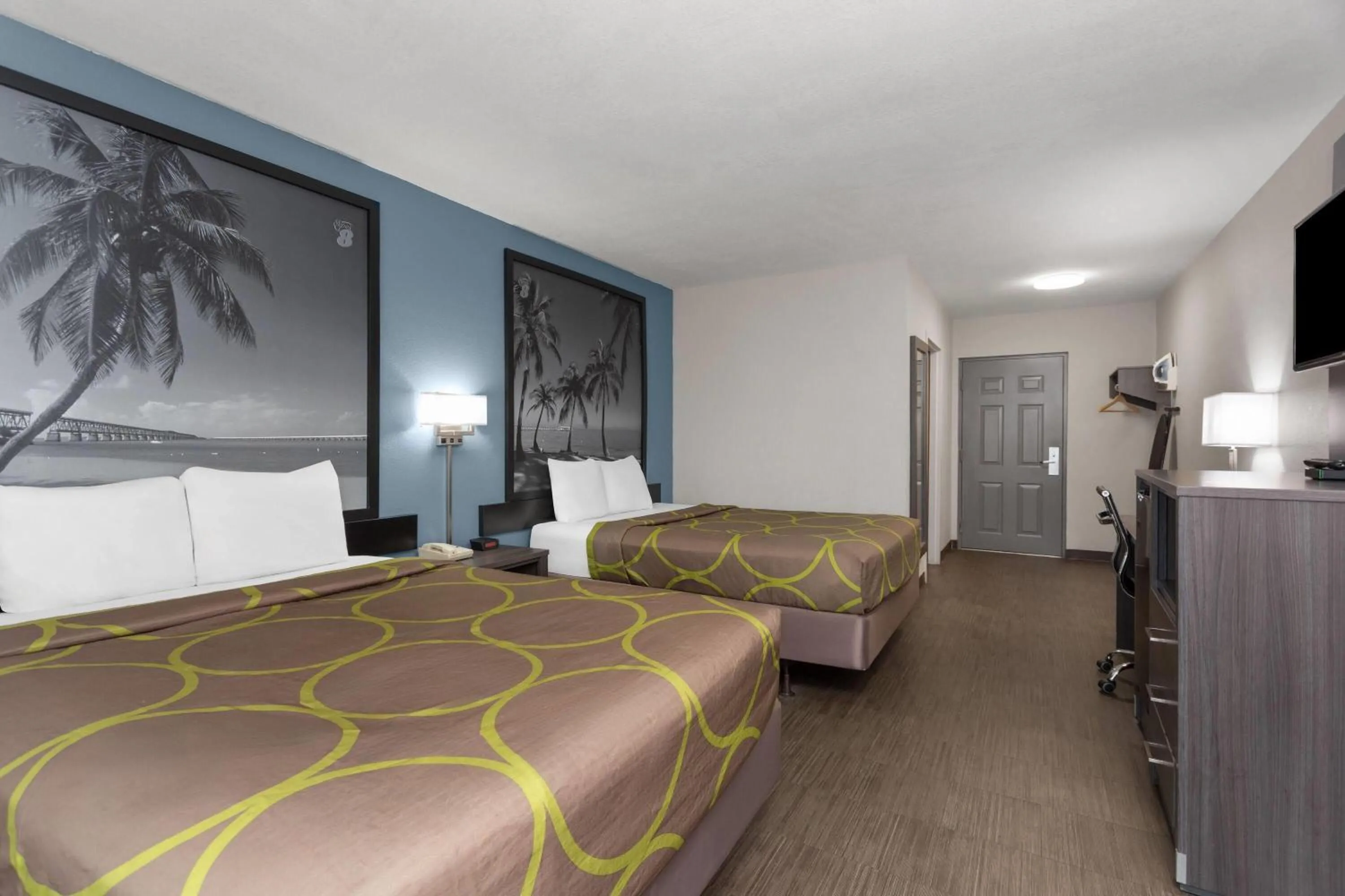 Photo of the whole room, Bed in Super 8 Motel by Wyndham near Fort Lauderdale Arpt