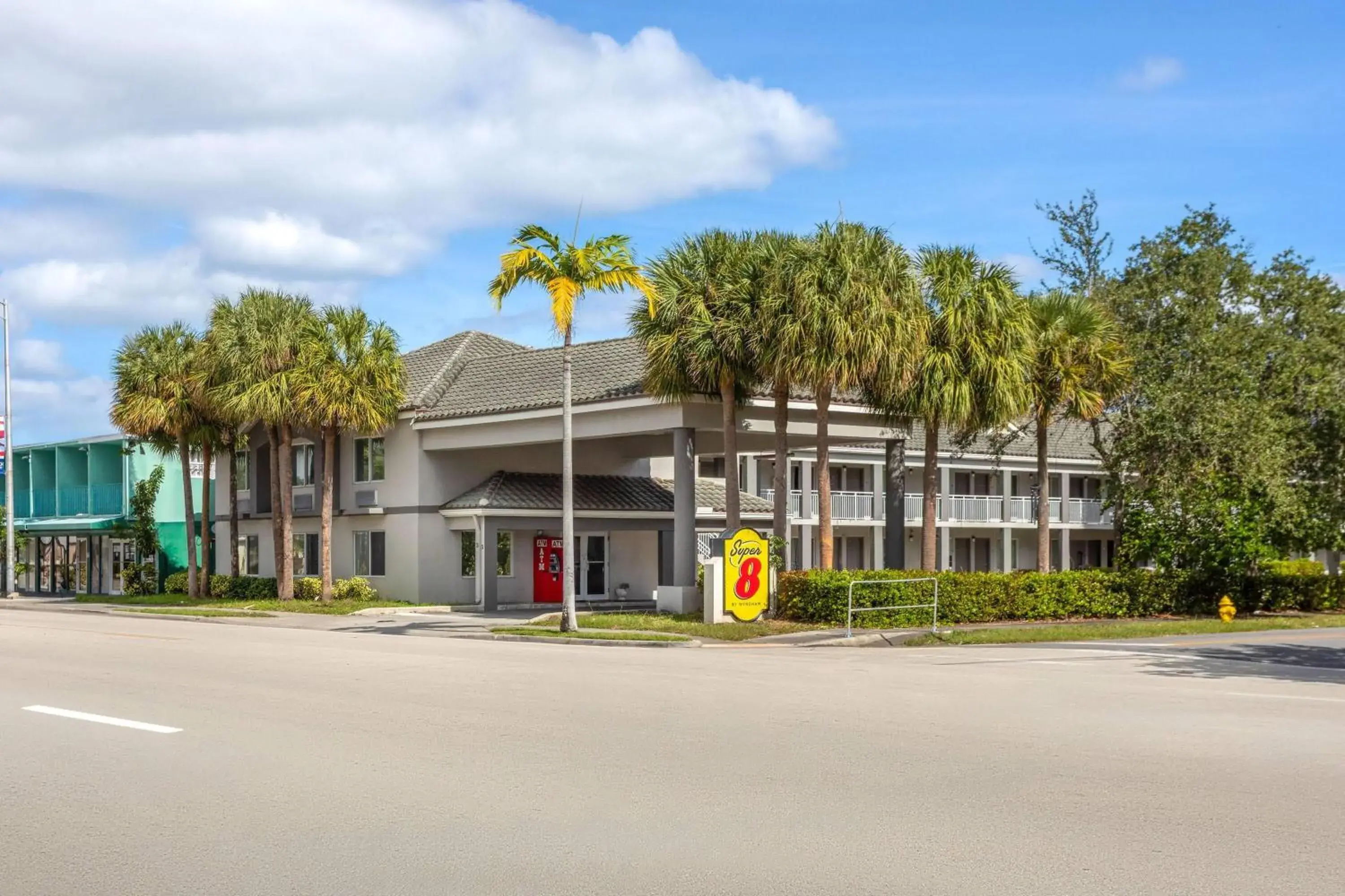 Super 8 Motel by Wyndham near Fort Lauderdale Arpt Super 8 Motel by Wyndham near Fort Lauderdale Arpt