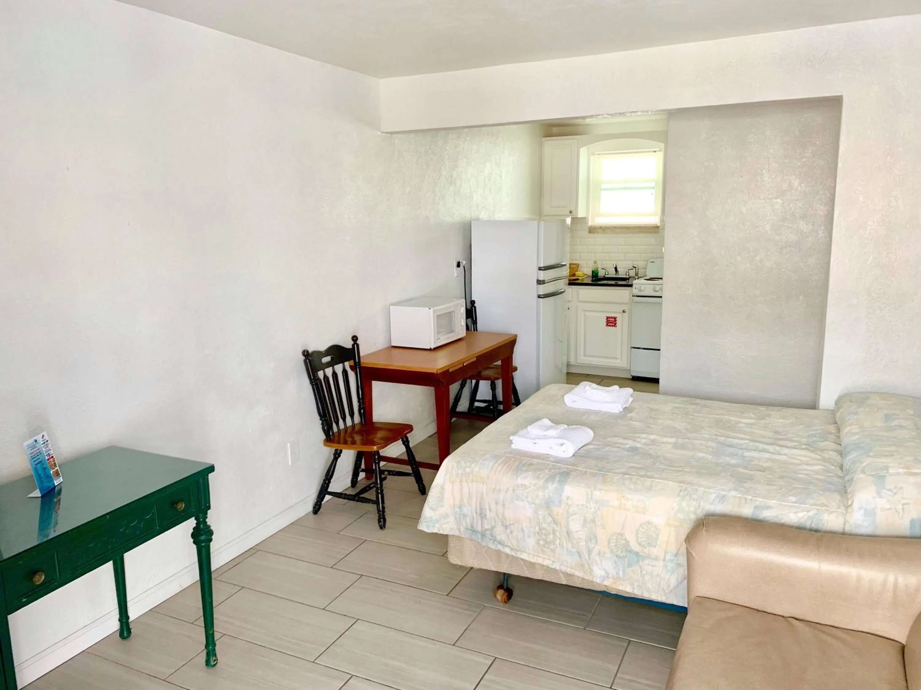 Bed in White Caps Motel