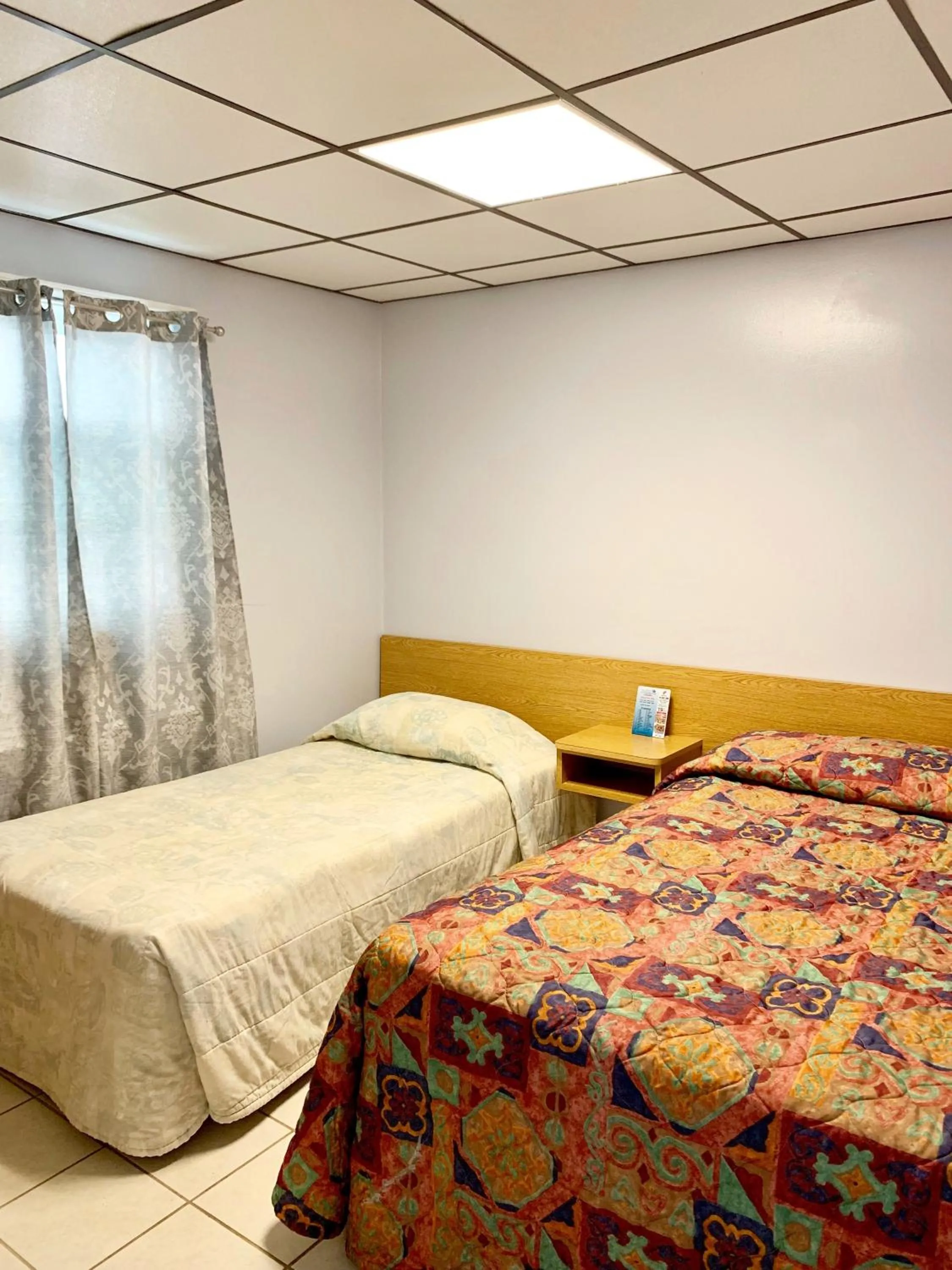 Bed in White Caps Motel