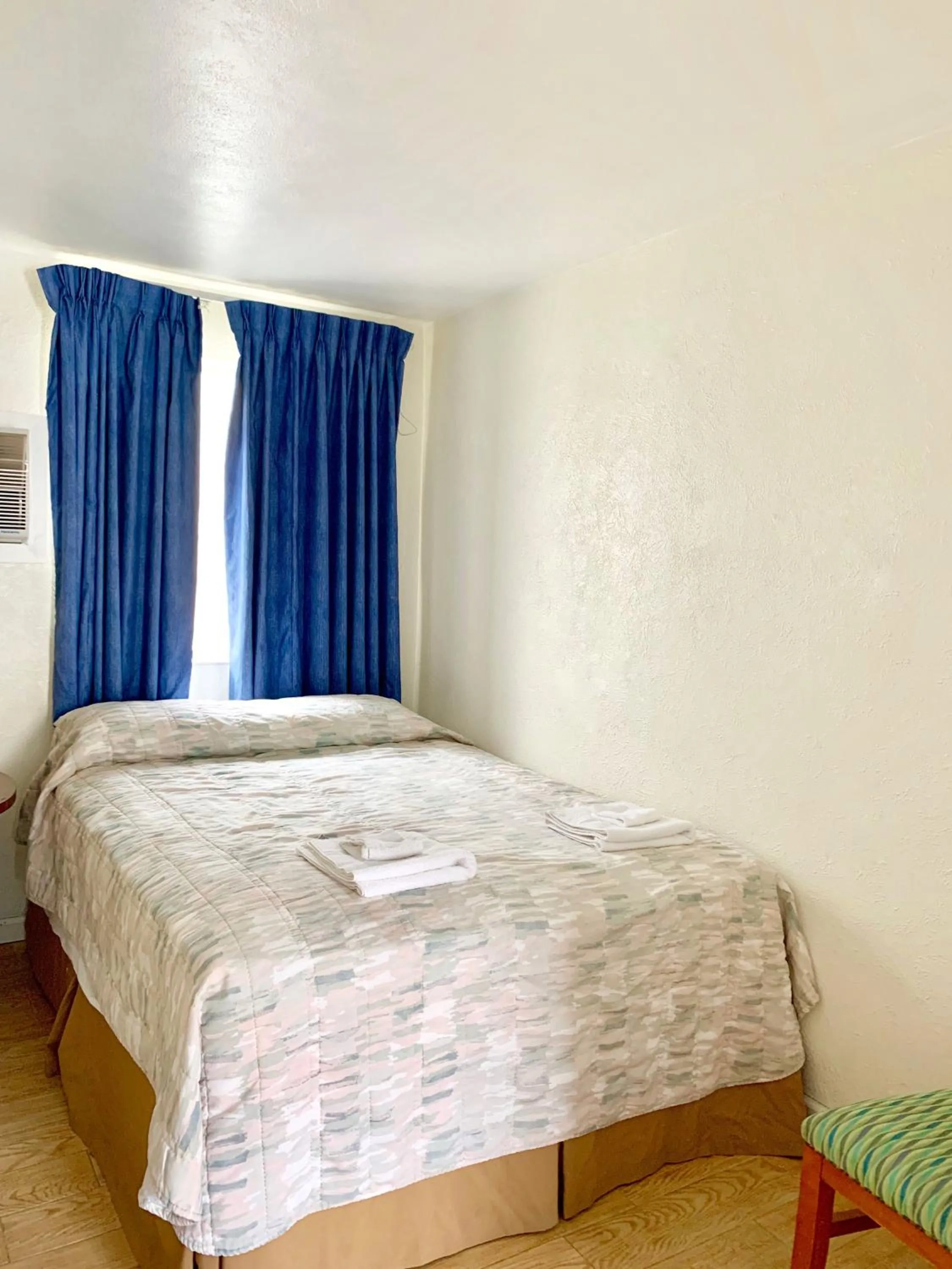 Bed in White Caps Motel