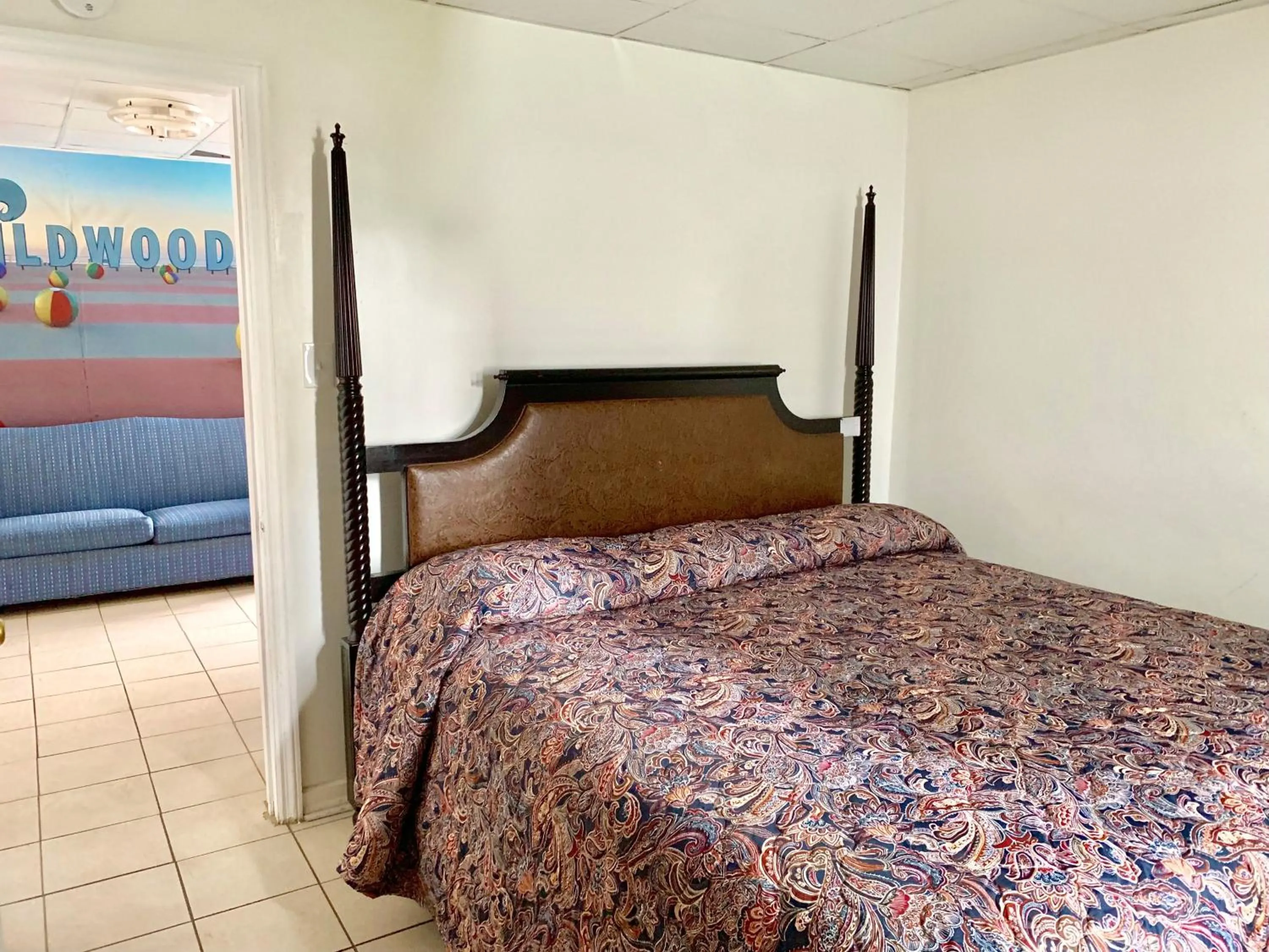 Bed in White Caps Motel