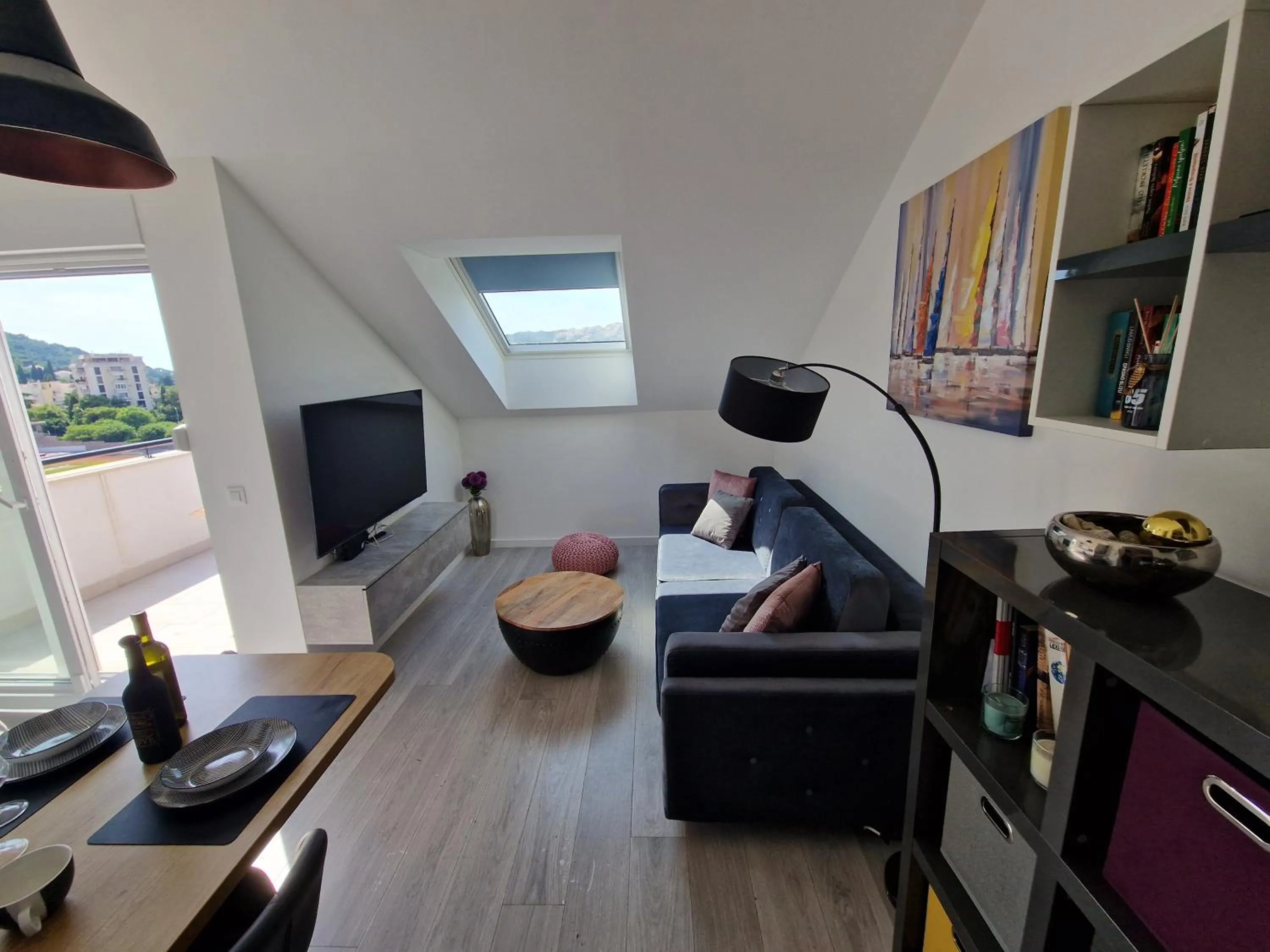 TV and multimedia in Apartments Mak & Lux - sea & sunset top view