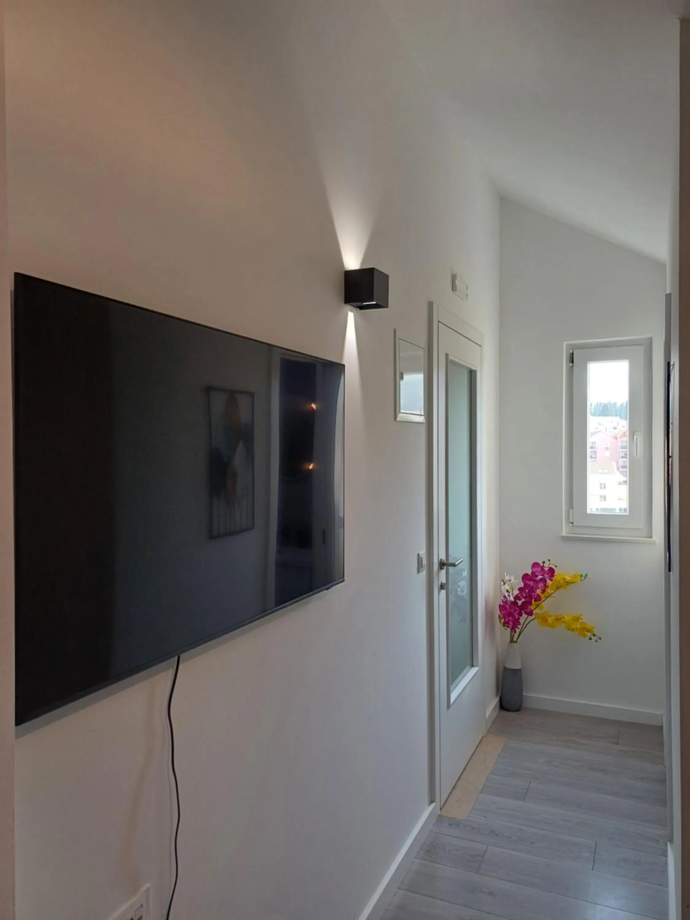 TV and multimedia in Apartments Mak & Lux - sea & sunset top view