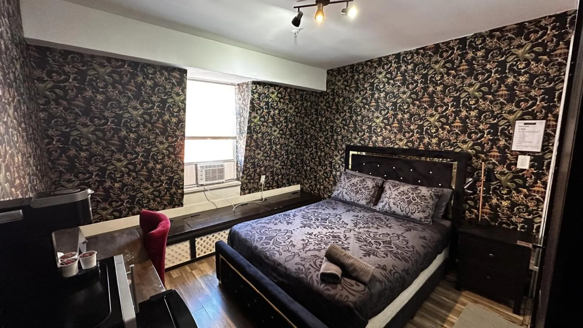 Shower, Bed in Queen Nest Hotel