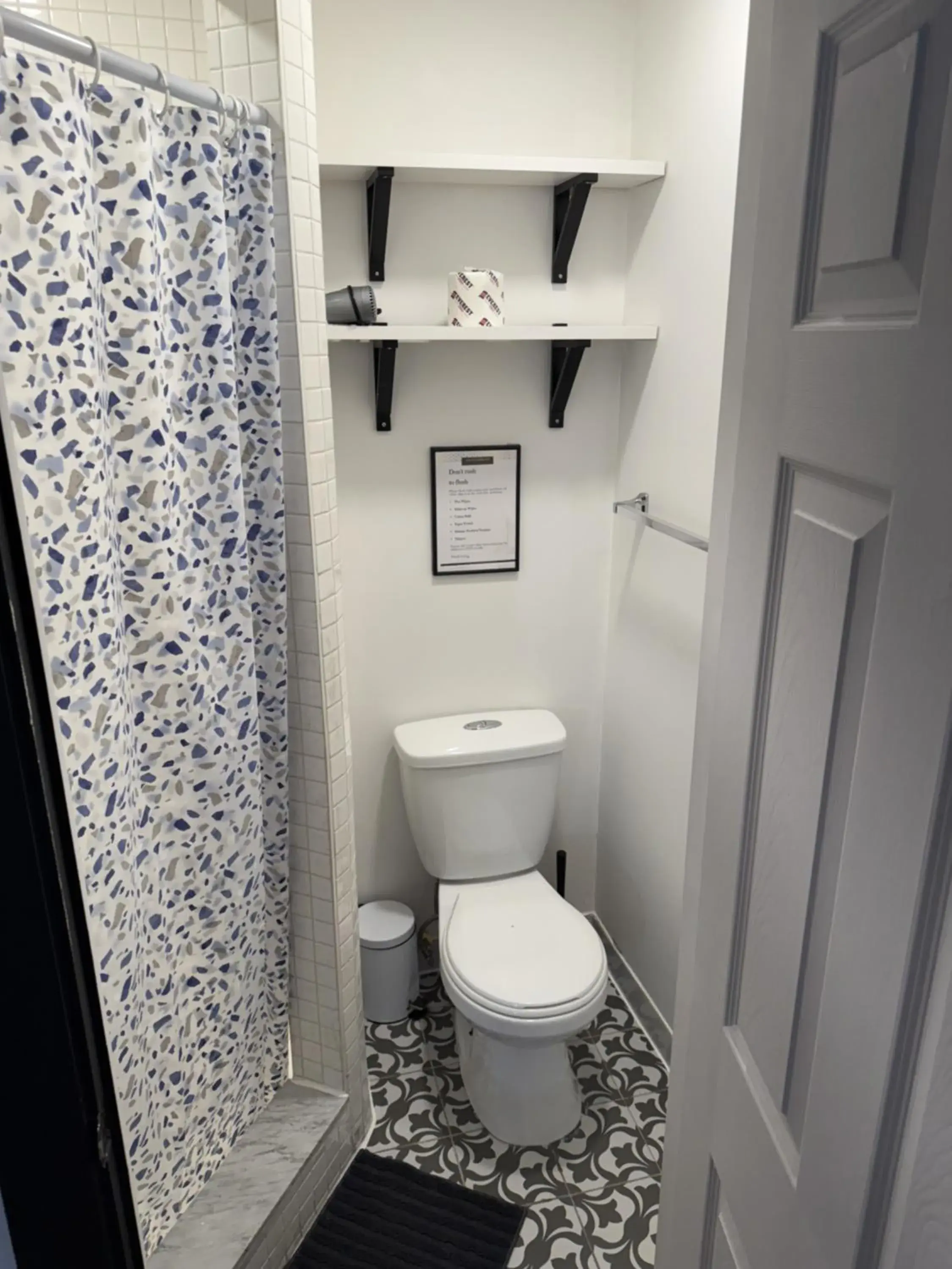 Bed in 6-Bed Mixed Dormitory Room in Palmerston Hotel Bed in 6-Bed Mixed Dormitory Room in Palmerston Hotel