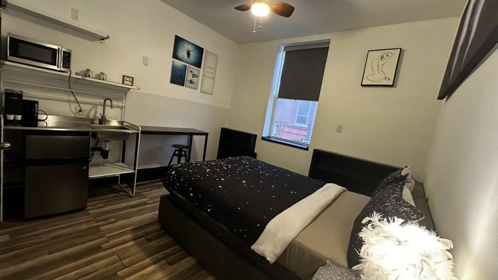 Bed in Palmerston Hotel