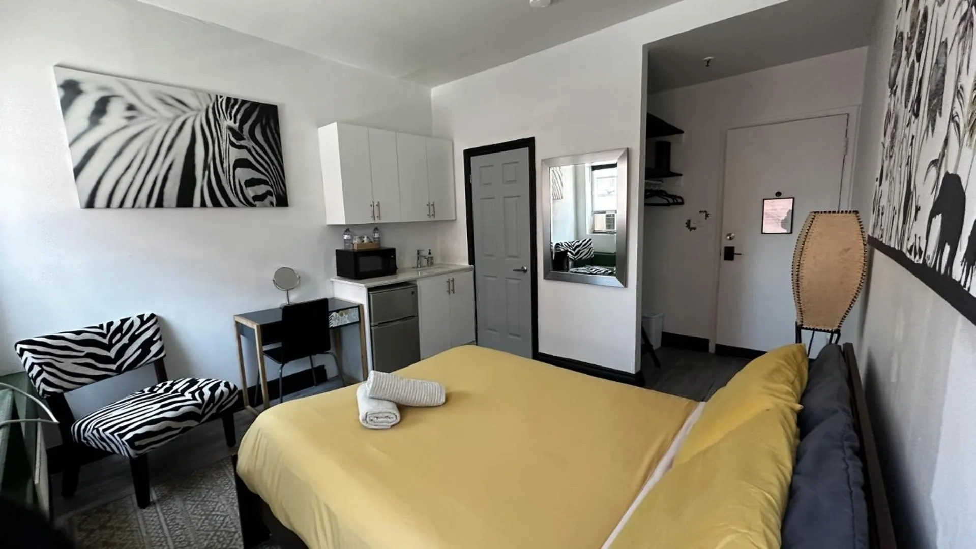 Shower, Bed in Queen Nest Hotel