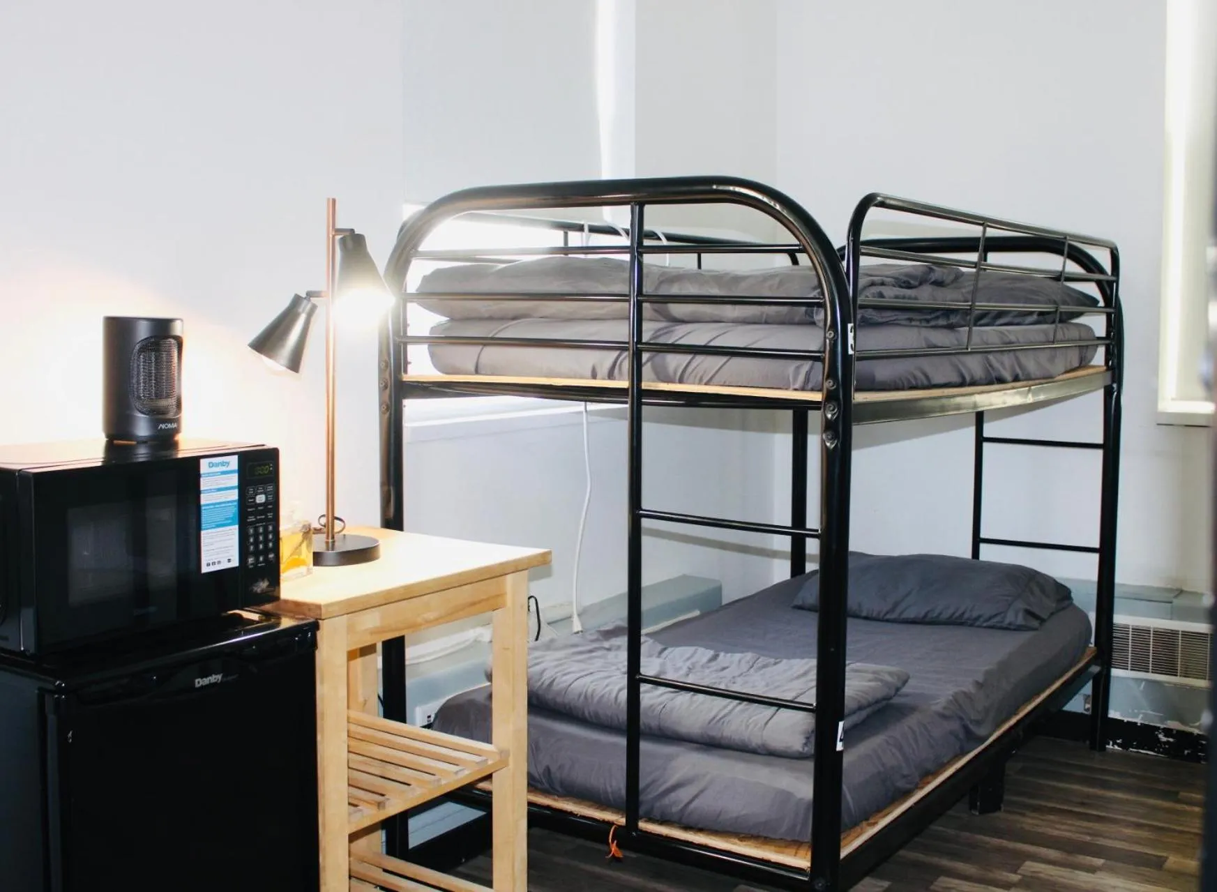 Bedroom, Bed in Palmerston Hotel