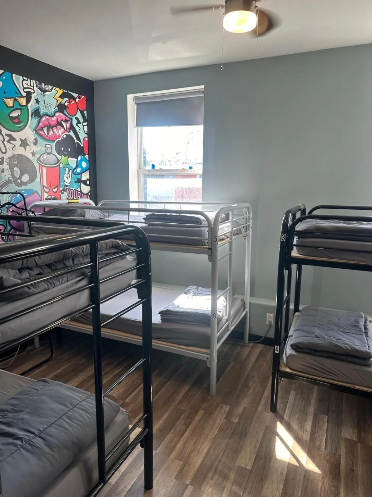 Photo of the whole room, Bed in Palmerston Hotel