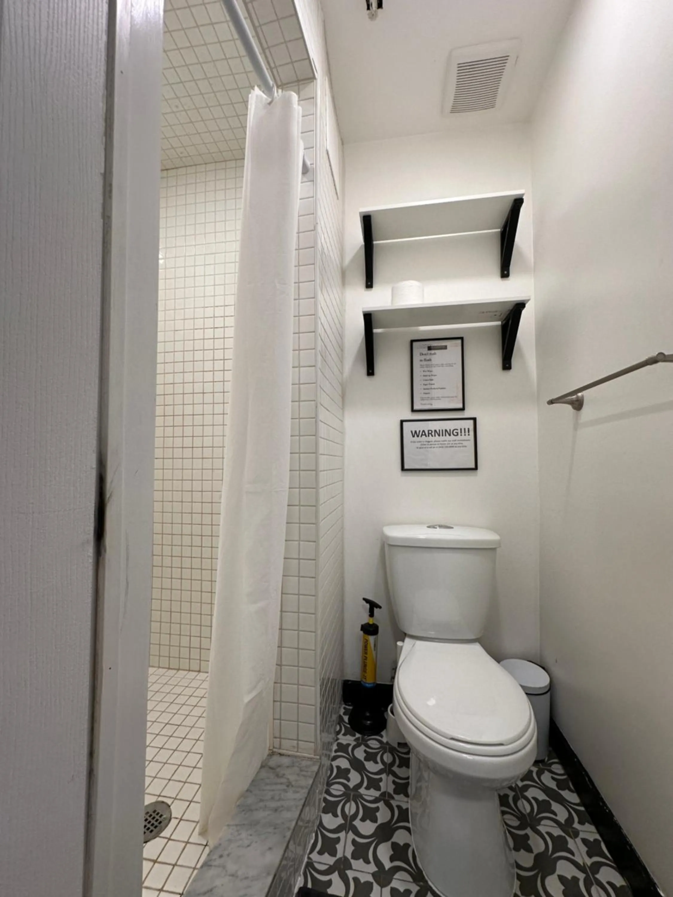 Shower in Palmerston Hotel