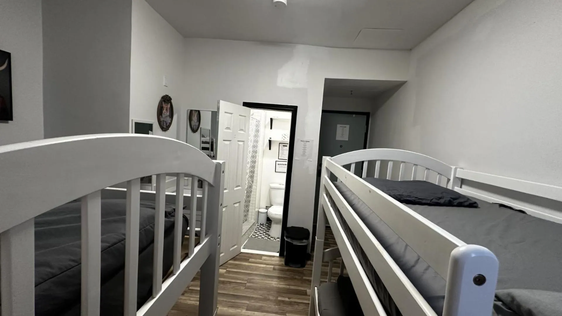 Bathroom, Bed in Palmerston Hotel