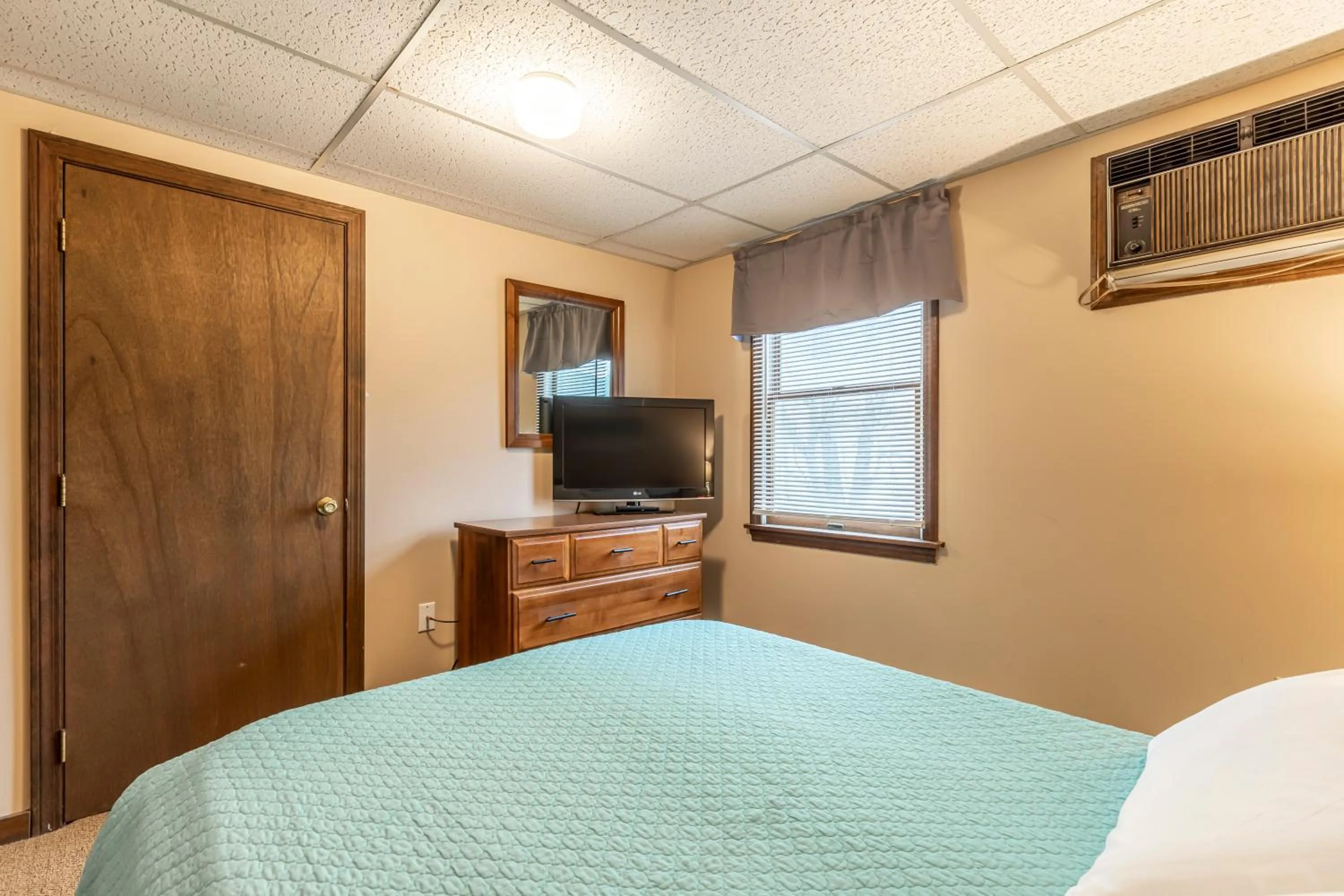 Bed in Inn Between the Beaches & Villager