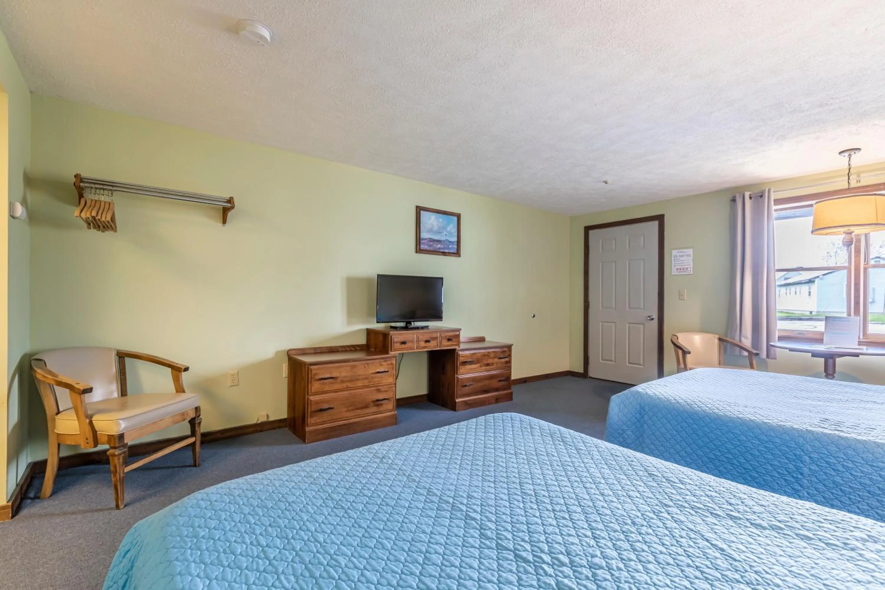 Bed in Inn Between the Beaches & Villager