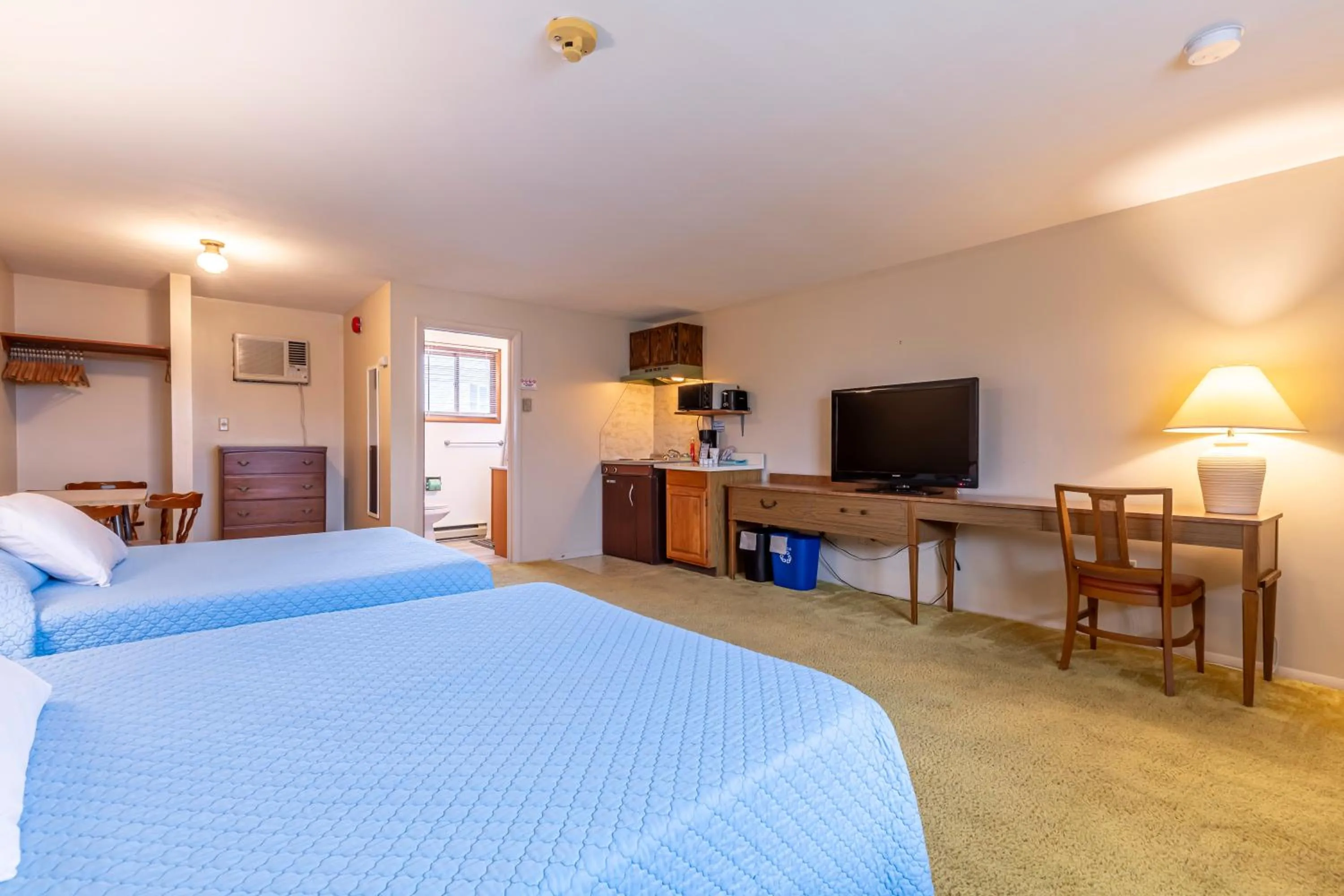 Bed in Inn Between the Beaches & Villager